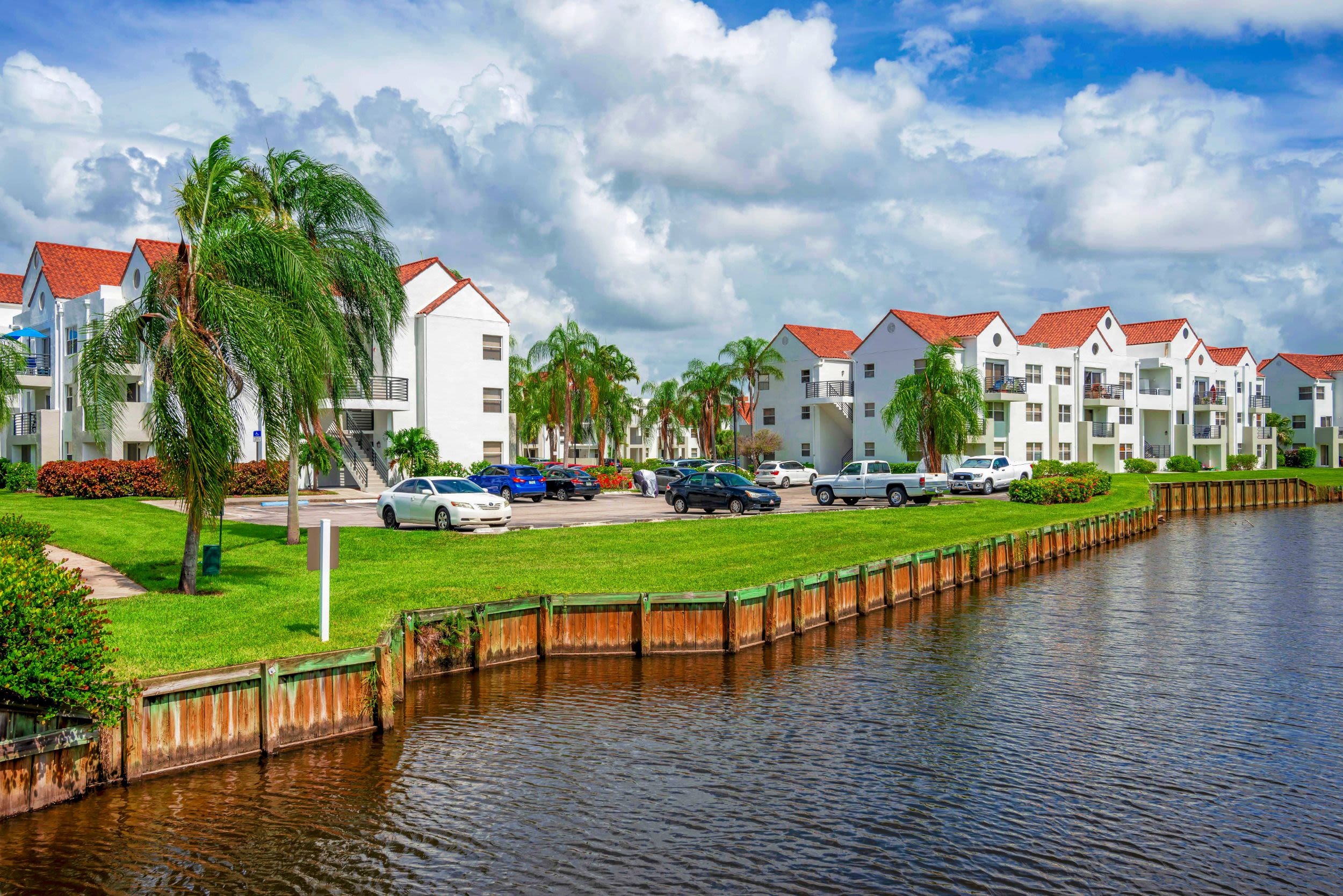 Sheridan Ocean Club Apartments 4 of 12
