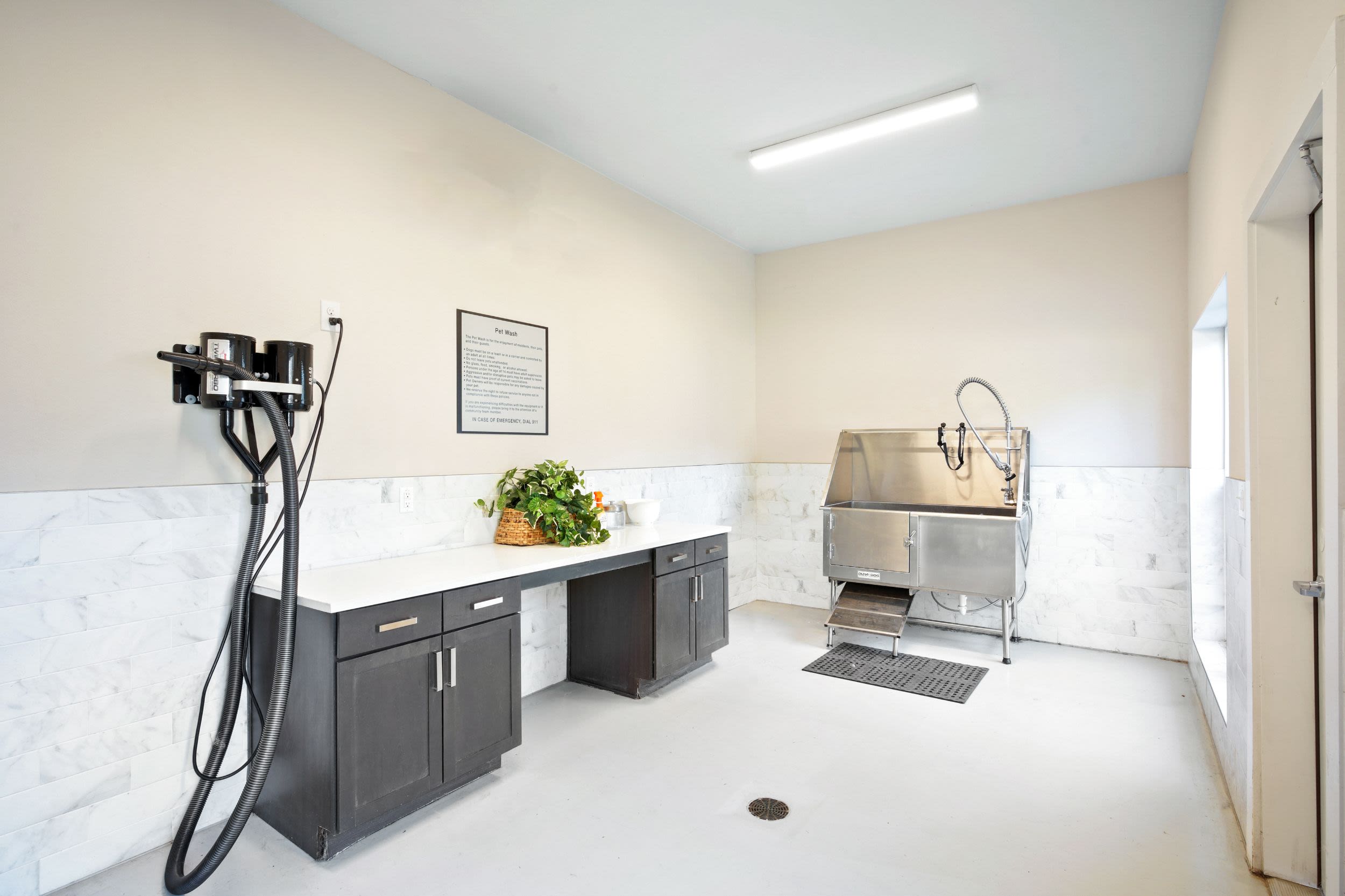 Pet wash at East Vue Ranch Apartments