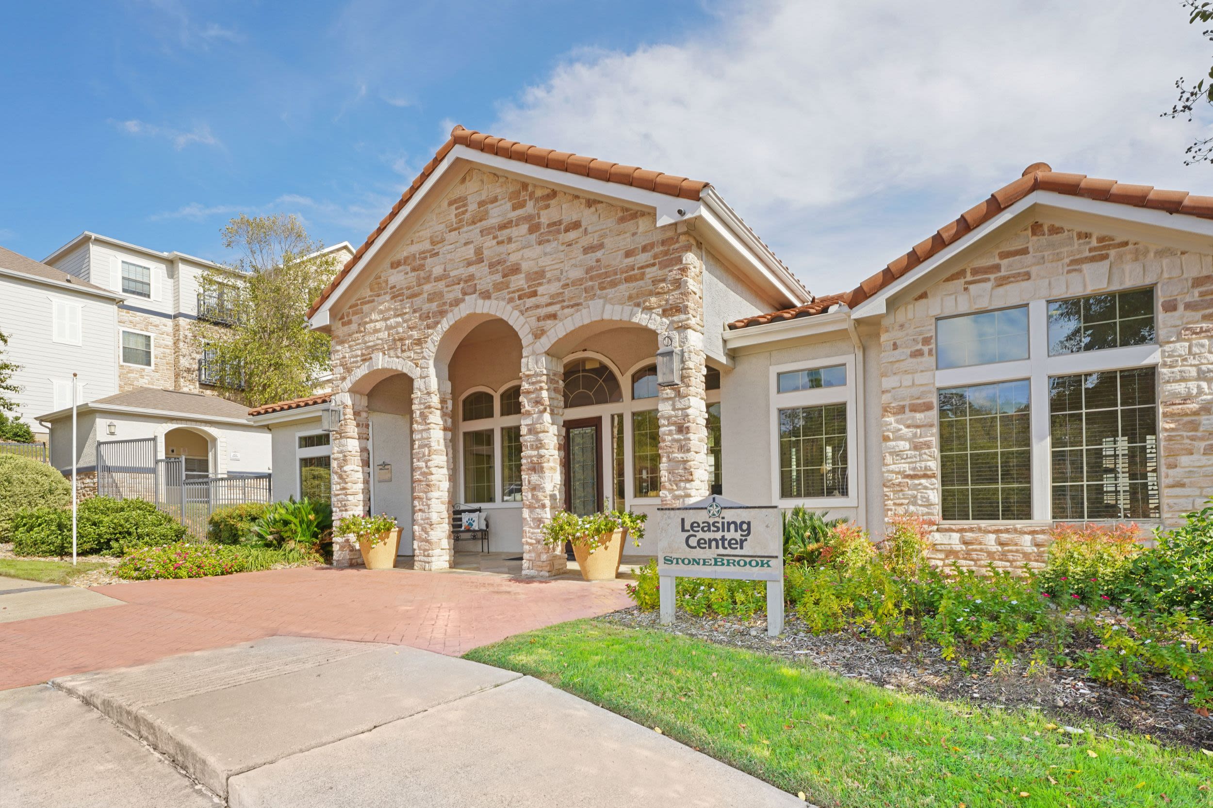 Stonebrook Apartments 4 of 12