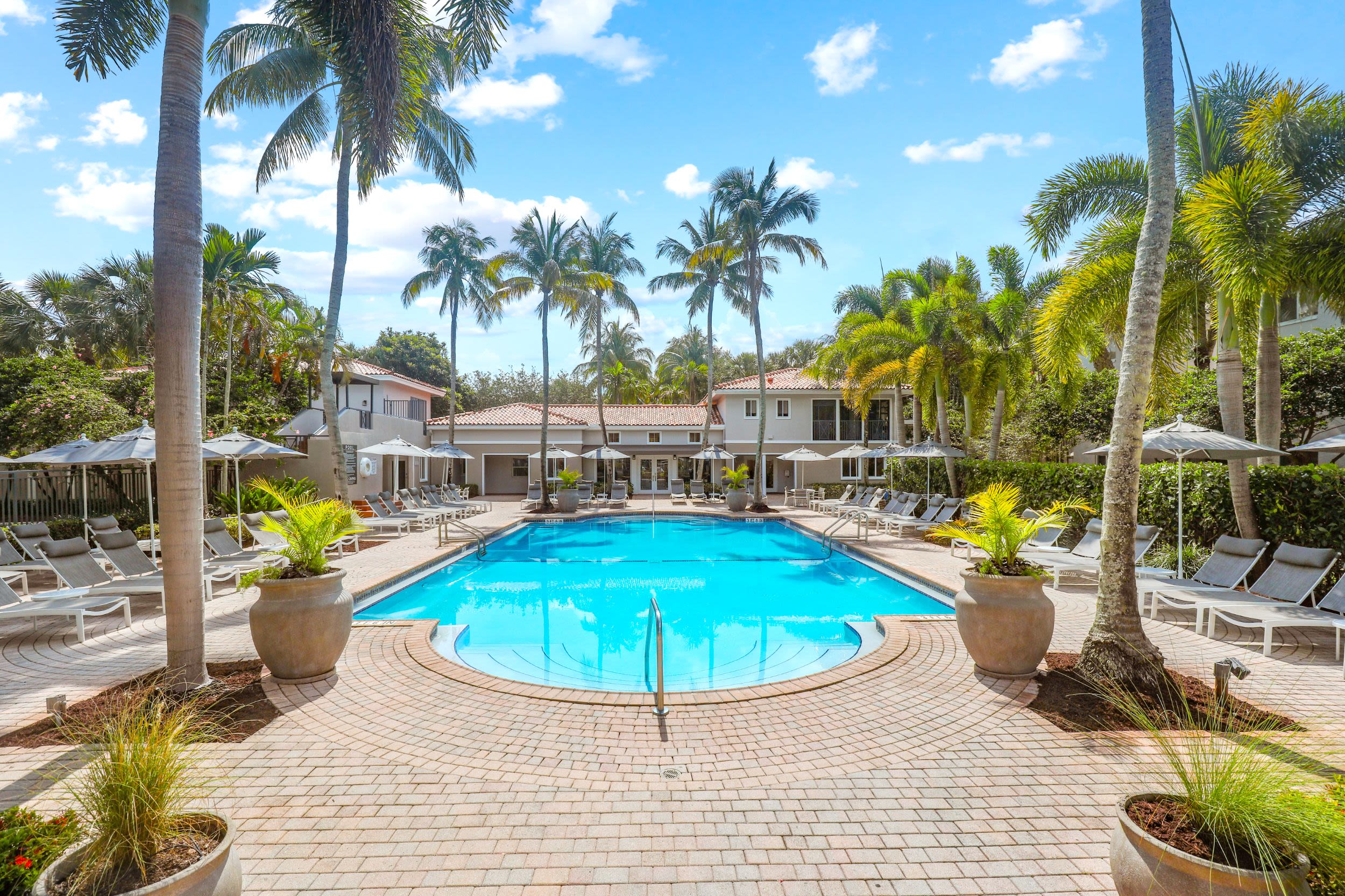 Coconut Palm Club Apartments 3 of 12