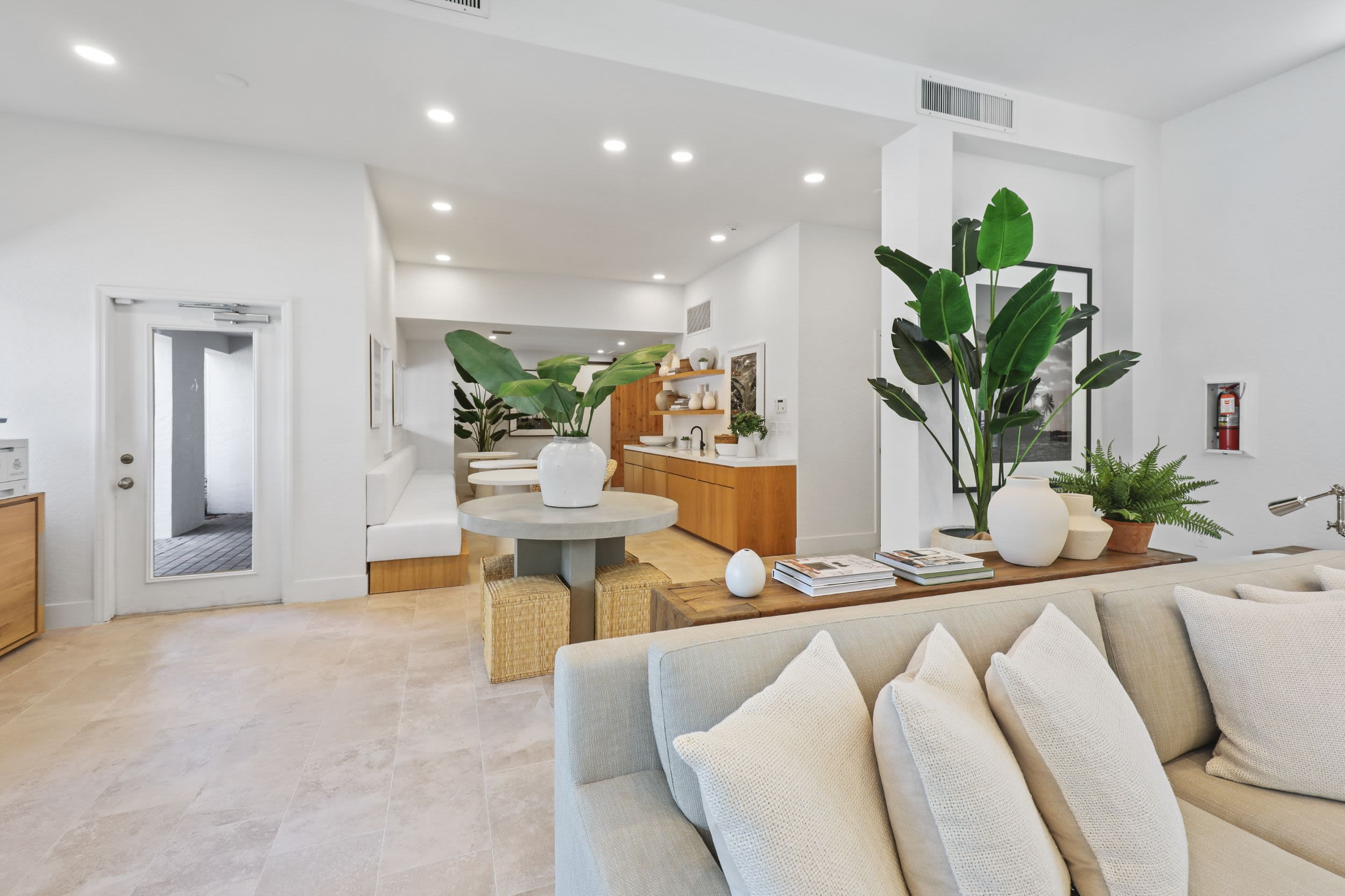 Coconut Palm Club Apartments 10 of 12