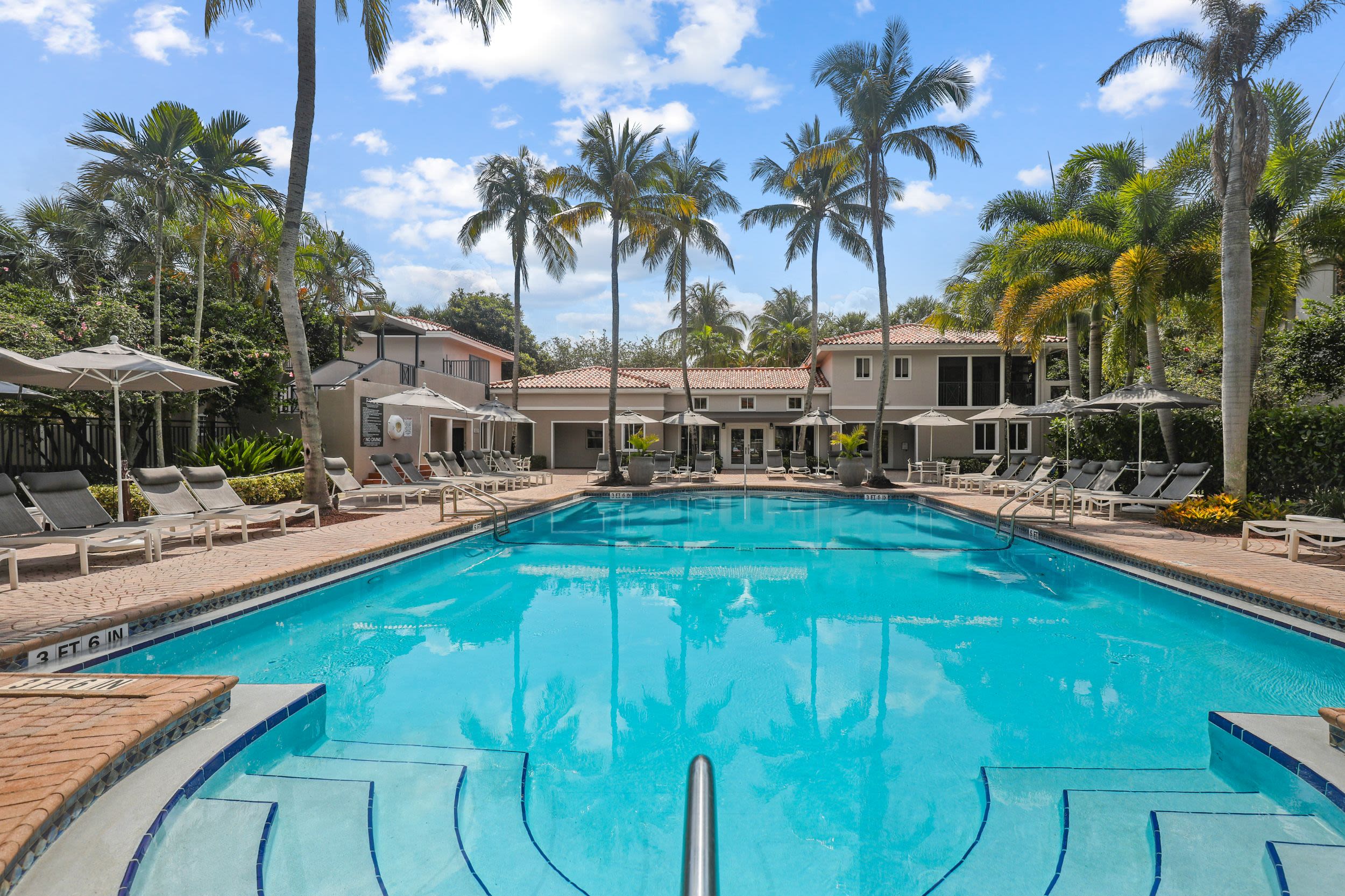 Coconut Palm Club Apartments 12 of 12