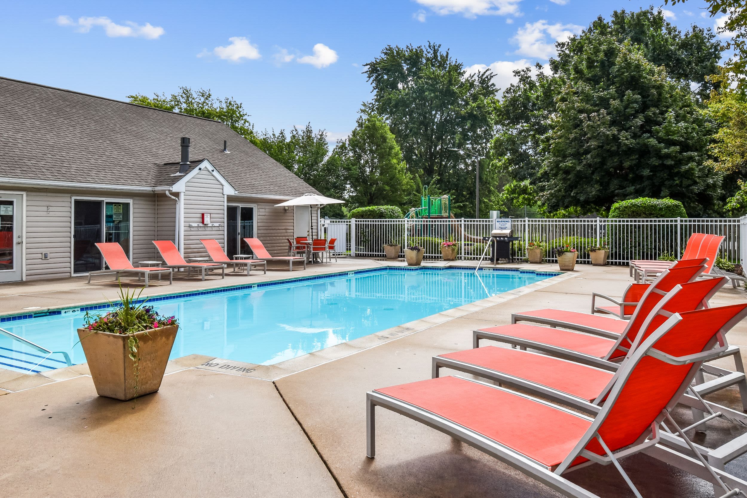 Pool at Cascade Apartments (3 of 3)
