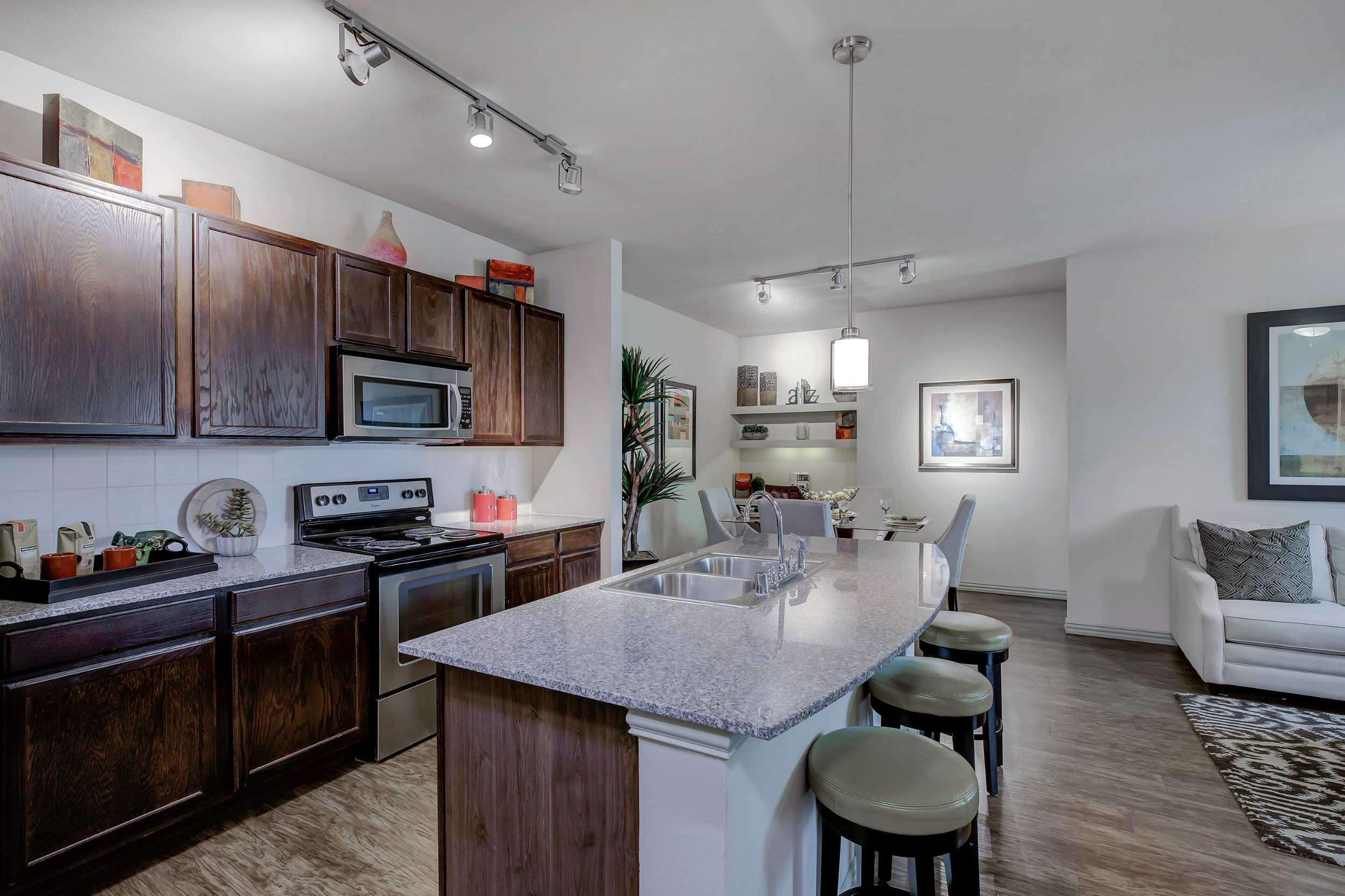Summercrest Burleson Apartments 4 of 12