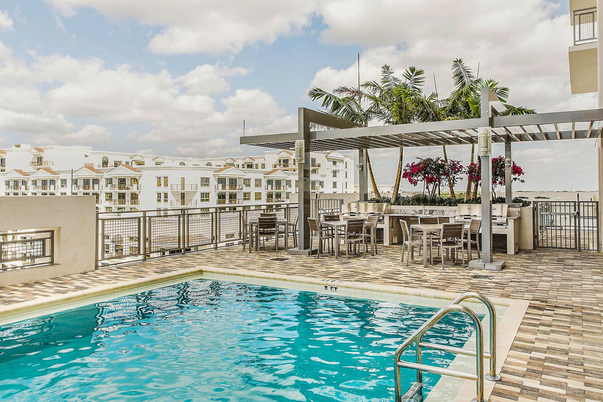 The Palmer Dadeland Apartments 2 of 12
