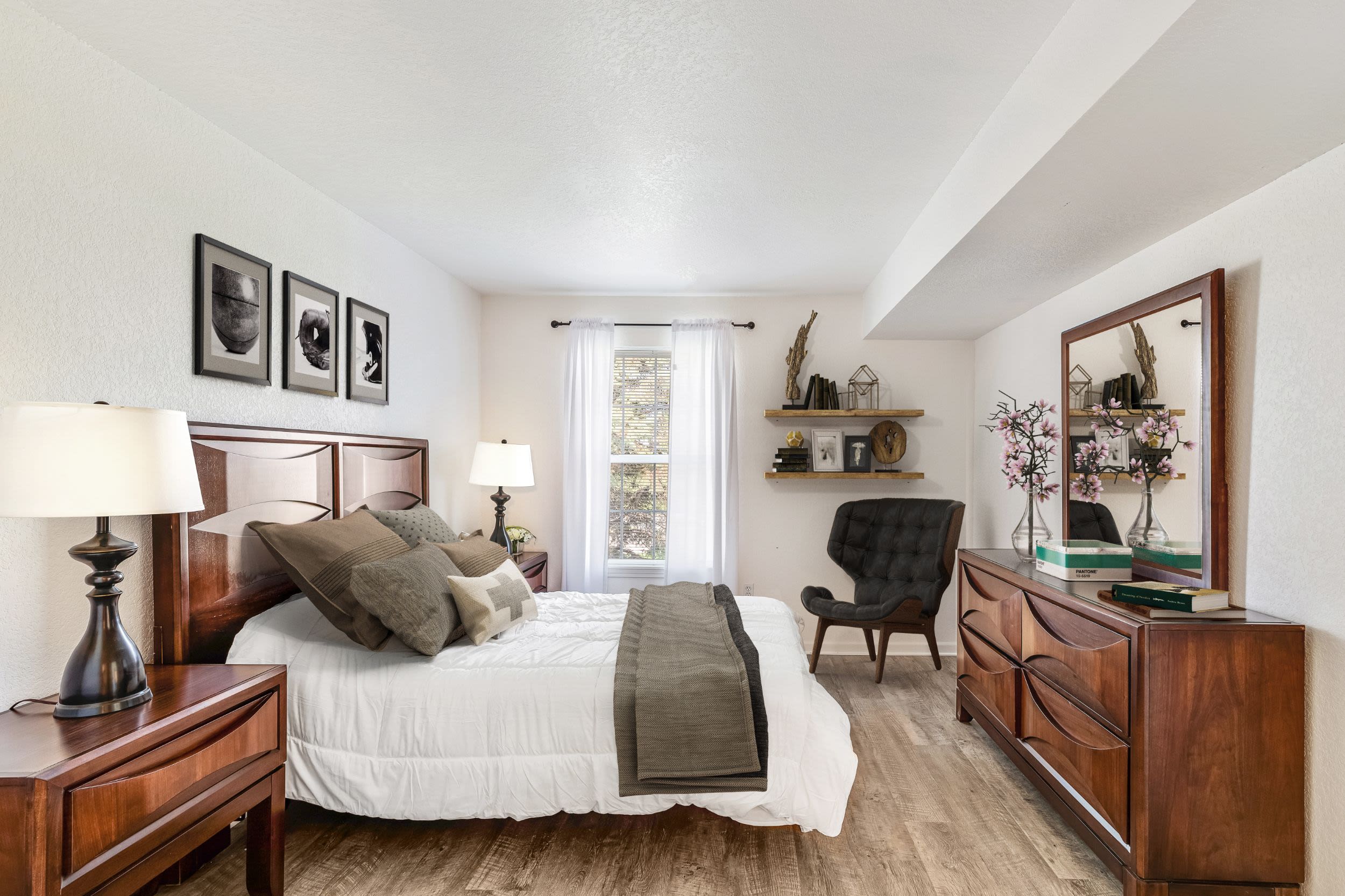 Woodland Lakes Apartments 7 of 12