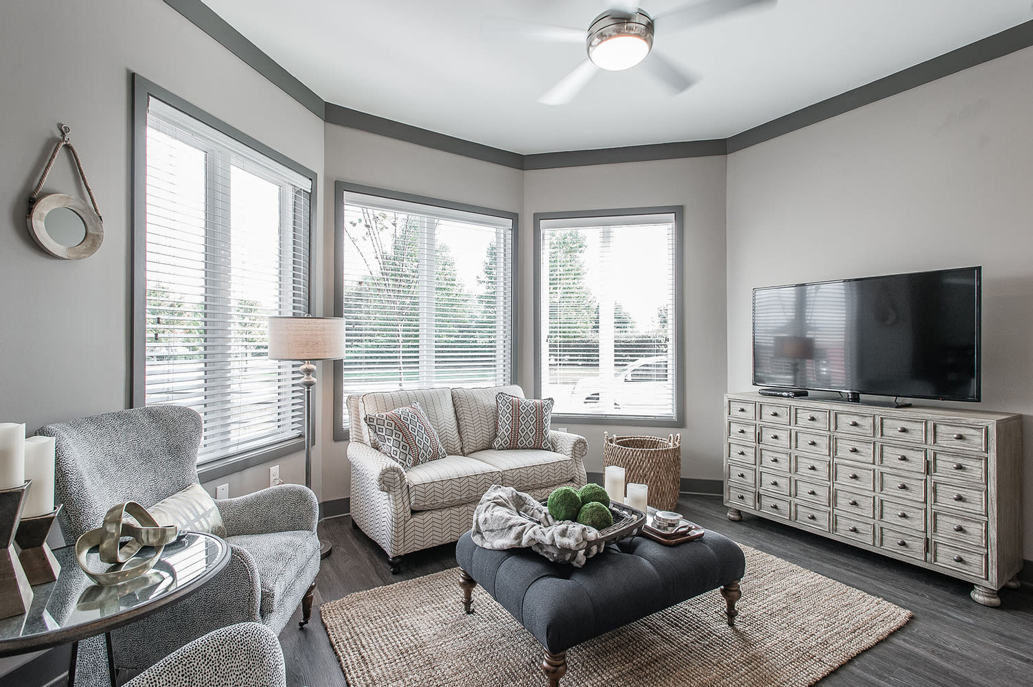 Vintage at the Avenue Apartments 4 of 12