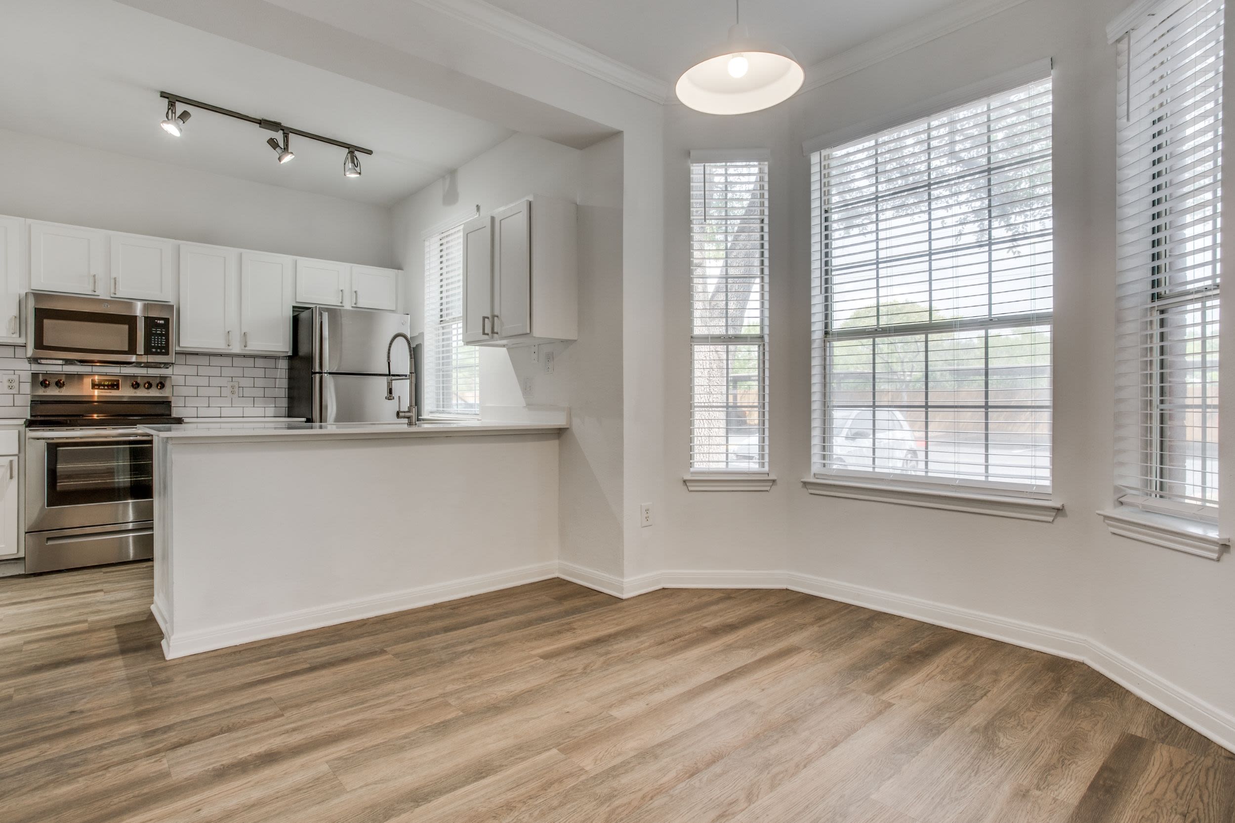 The Estate on Quarry Lake Apartment Homes 7 of 12