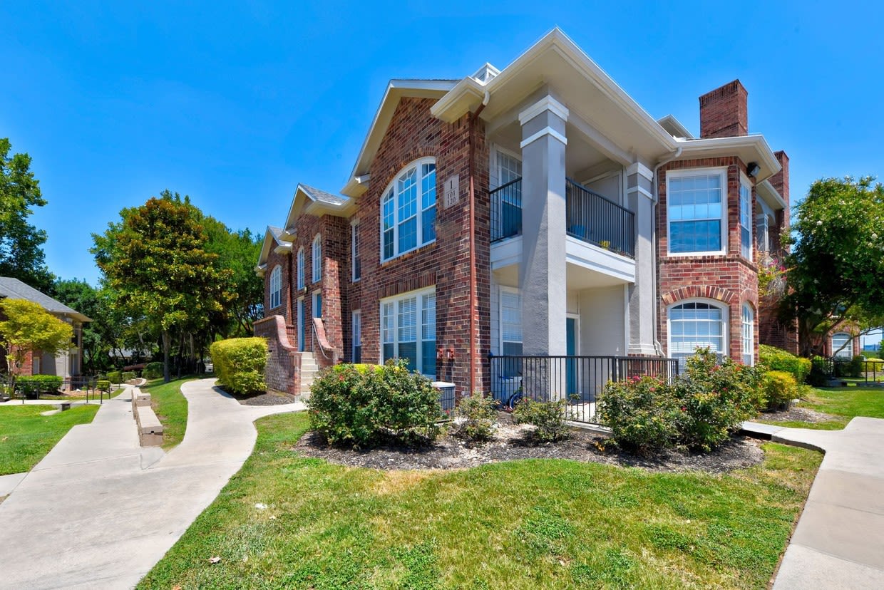 Whispering Creek Villas Apartment Homes 10 of 12