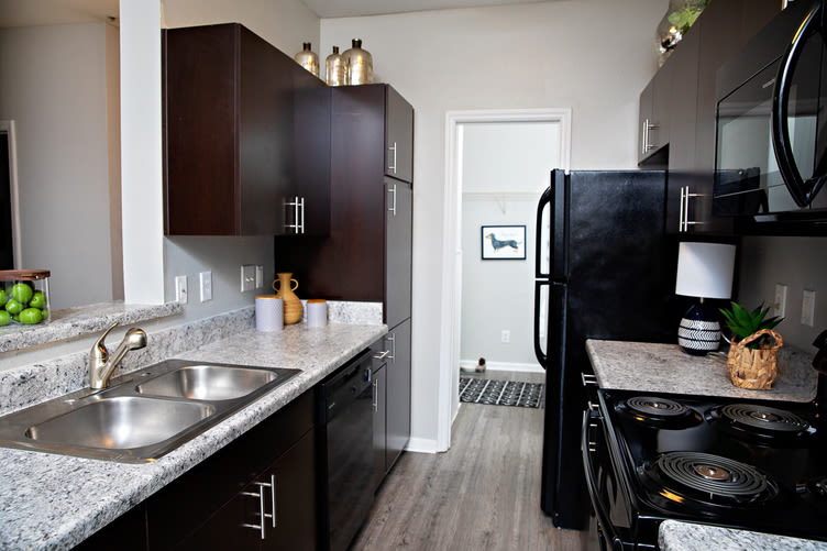 Southpoint Estate Apartments 7 of 12