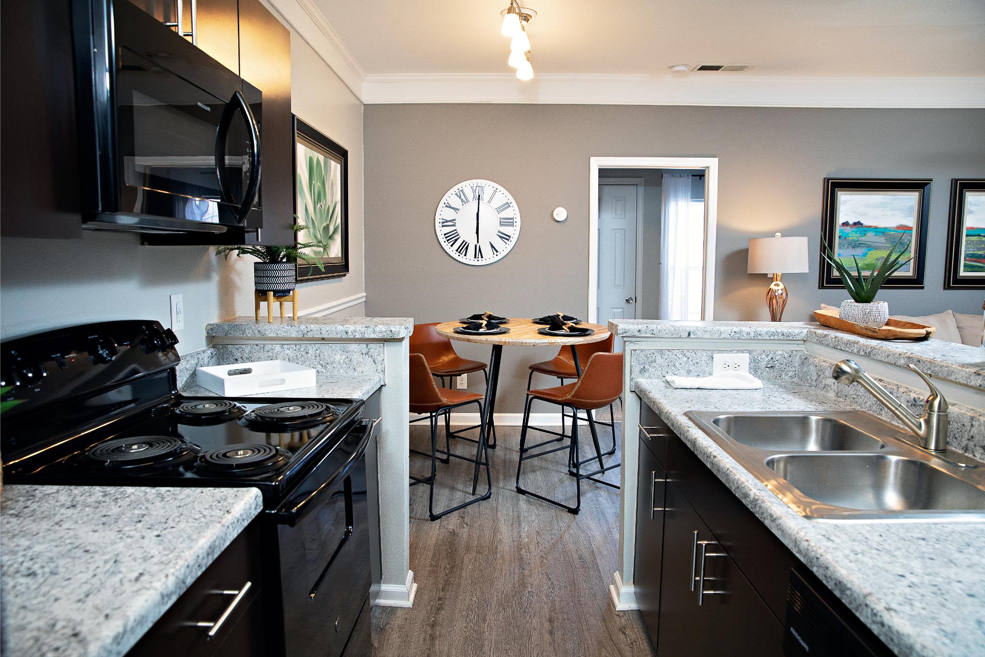 Southpoint Estate Apartments 8 of 12