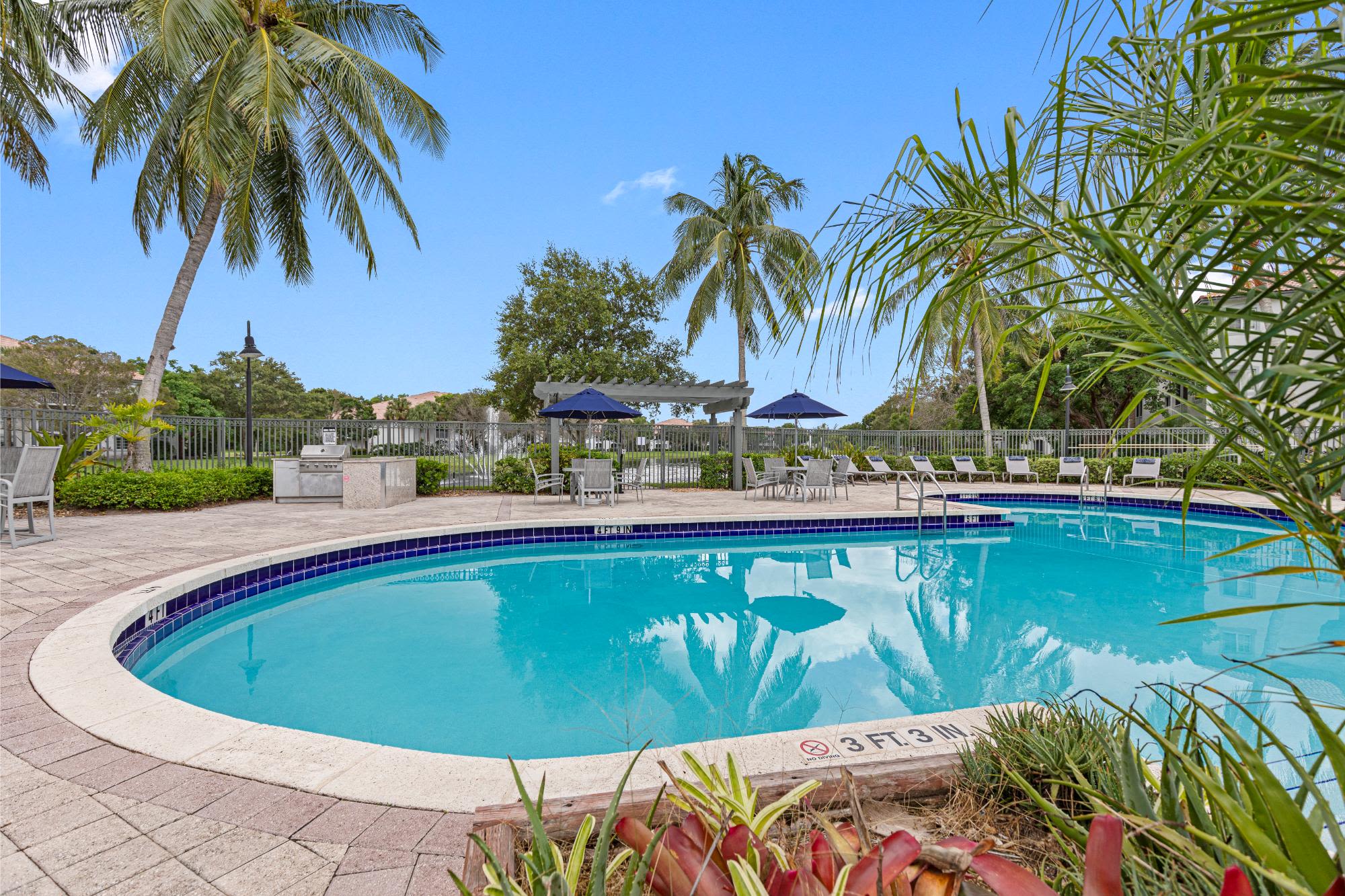 Pool at The Allara Apartments (5 of 5)