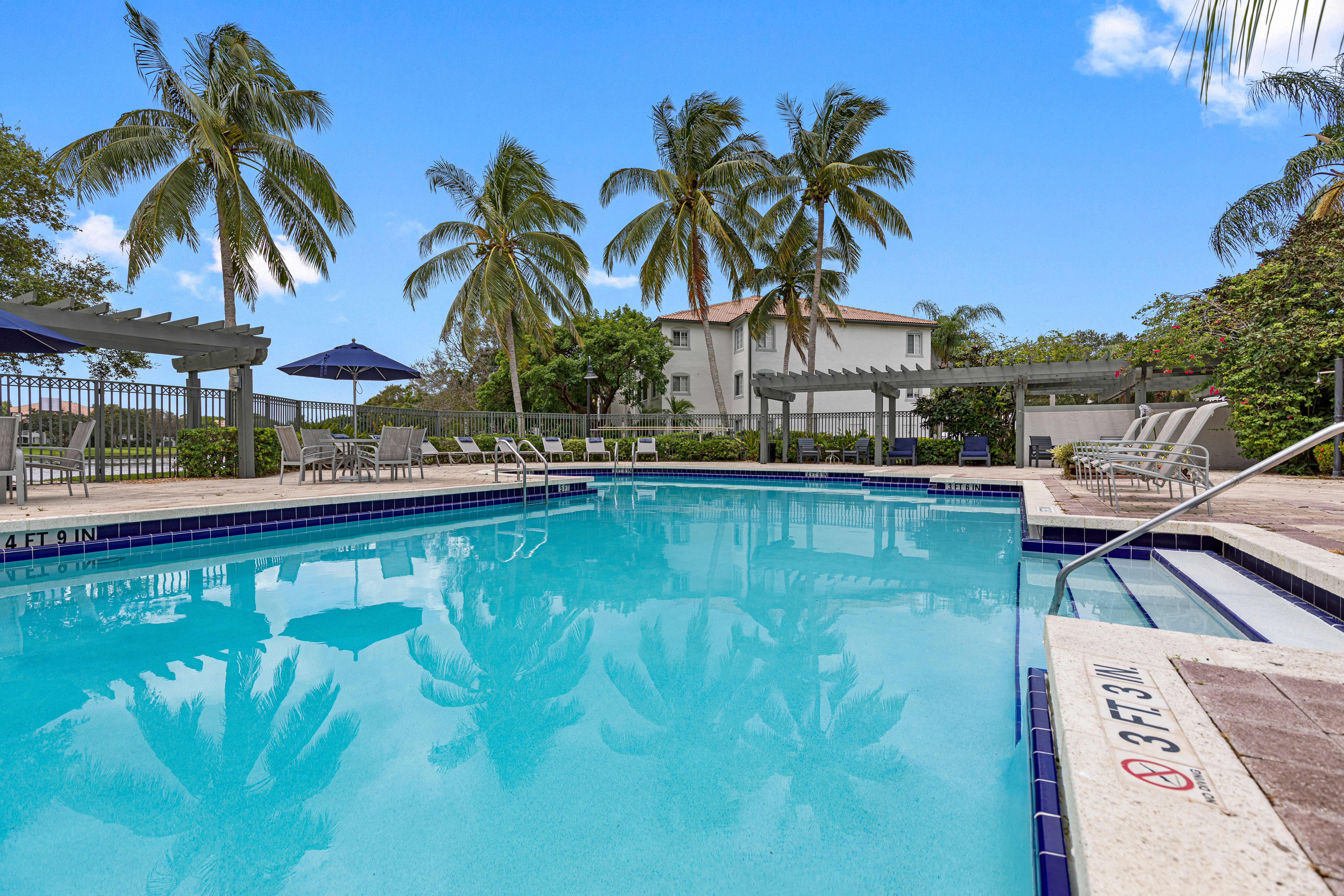 Pool at The Allara Apartments (3 of 5)