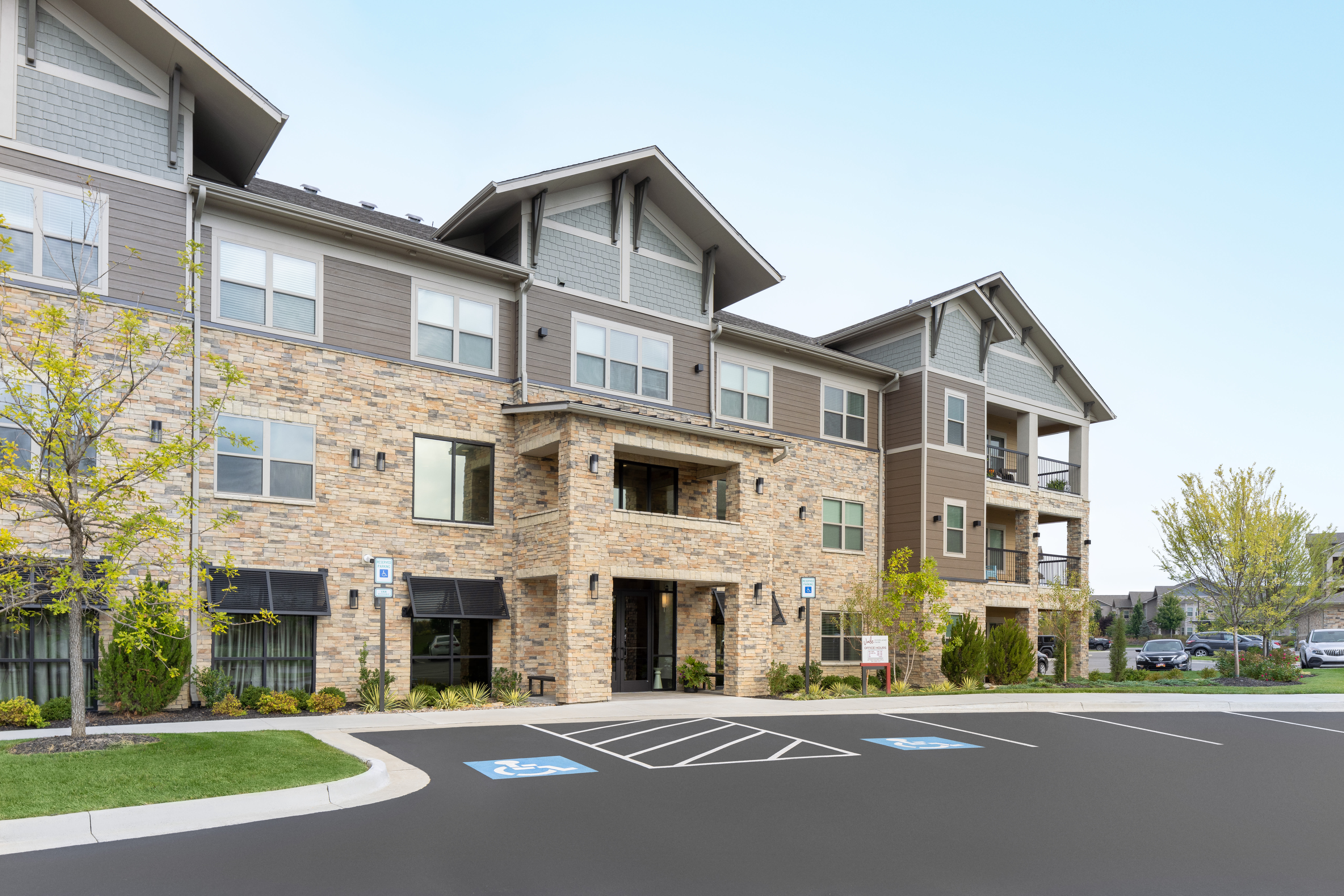Vale Overland Park Apartments 2 of 12
