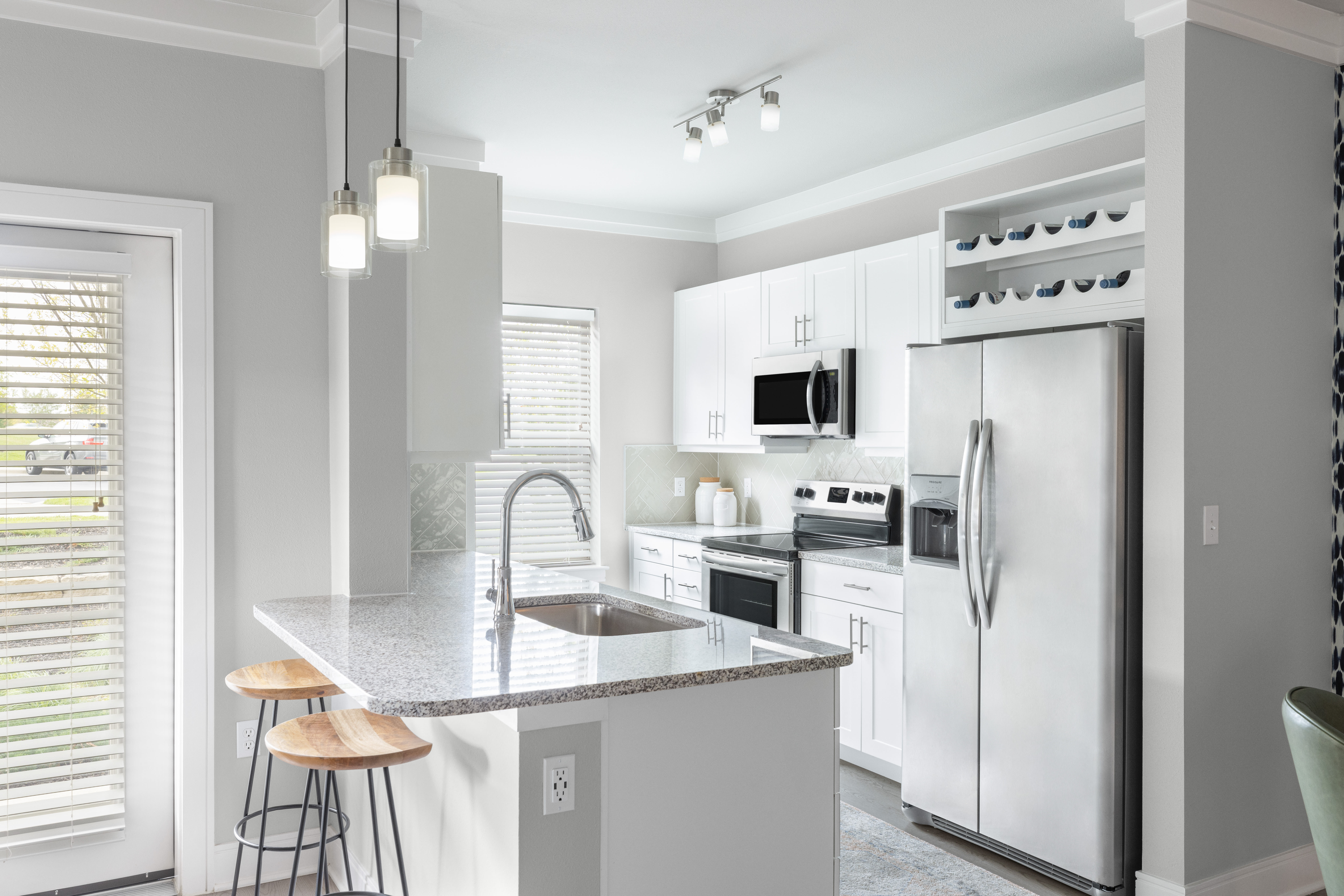 Vale Overland Park Apartments 3 of 12