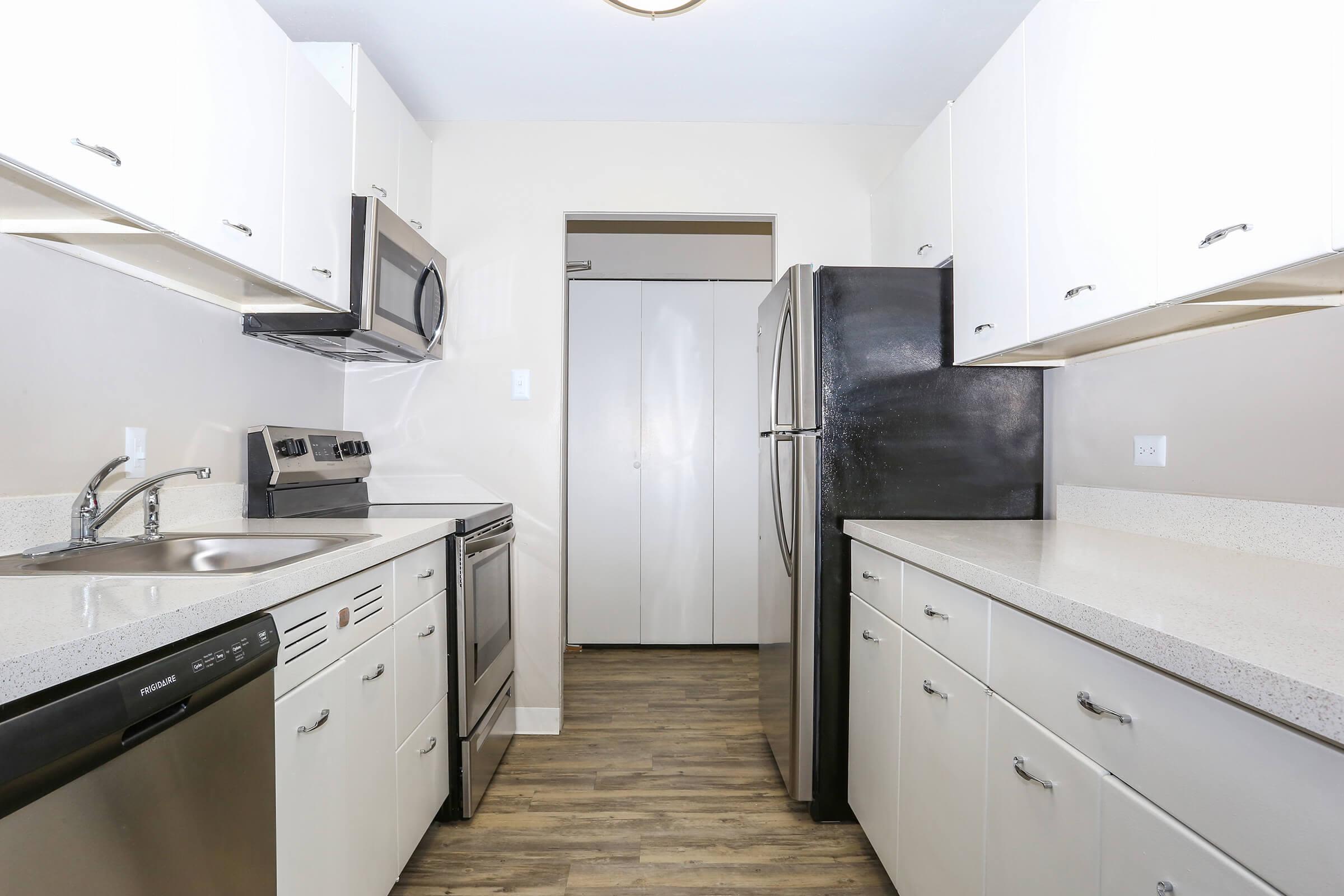 Wellshire Apartments 2 of 12