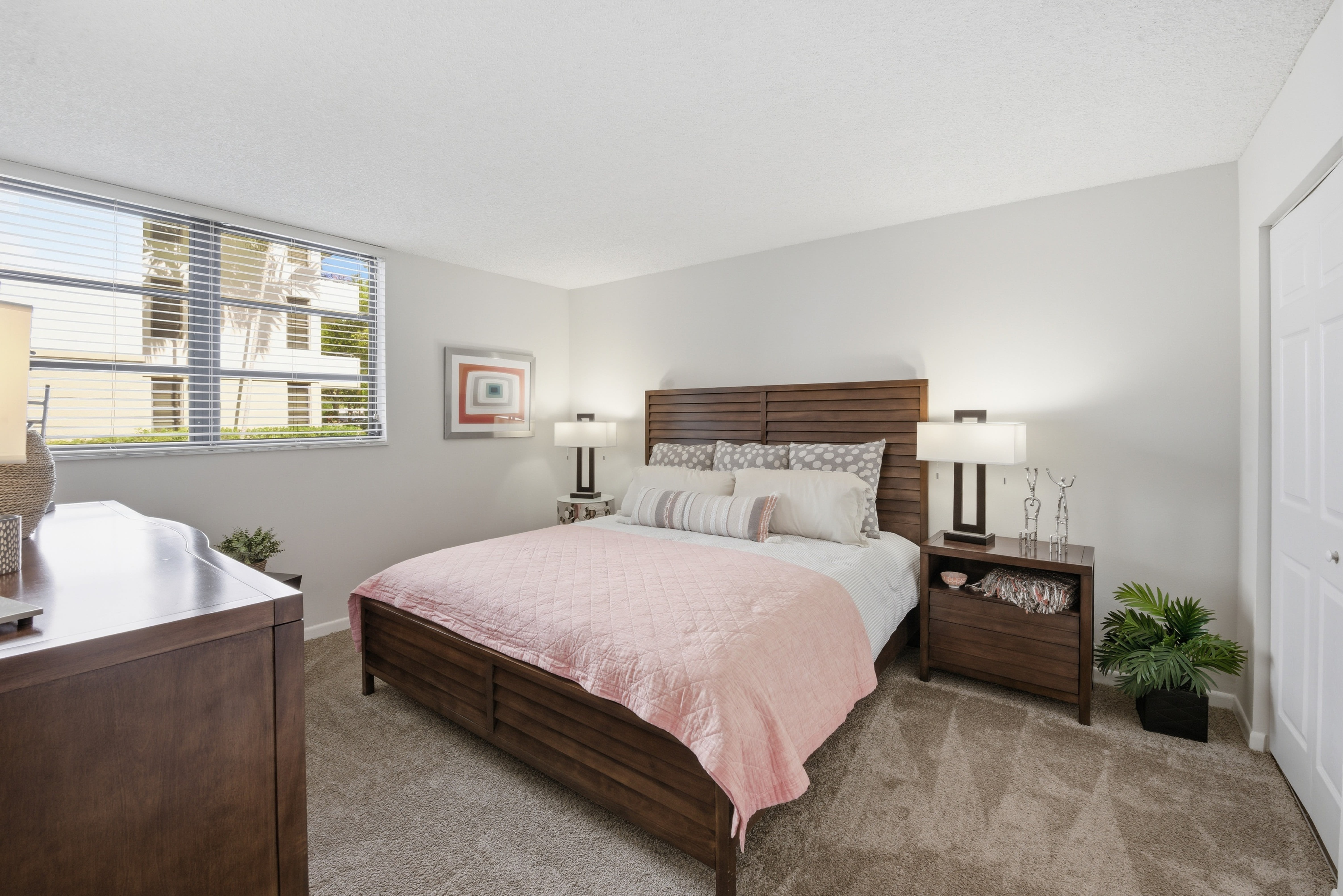 Schedule a tour of New Barn Apartments in Miami Lakes, Florida