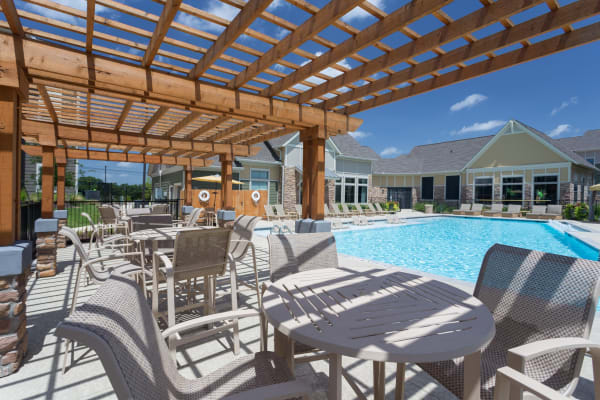 Swimming pool and cabana at Encore 281 in San Antonio, TX