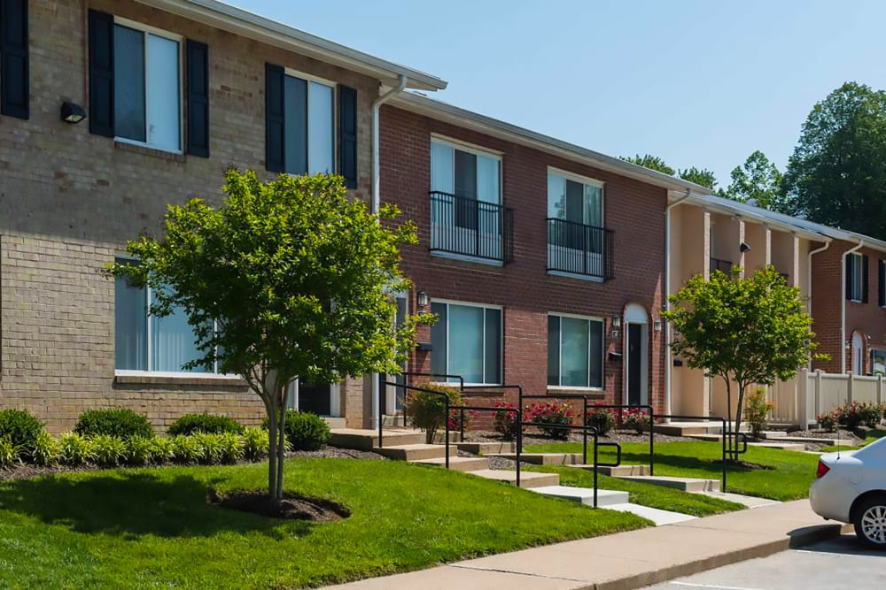 Exterior of Hampton Manor Apartments and Townhomes in Cockeysville, Maryland