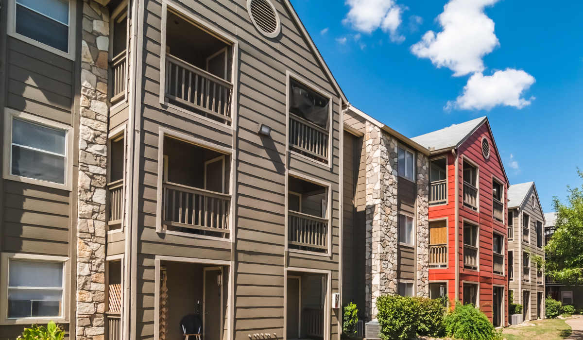 Apartments with park at Villa De Oro in San Antonio, Texas