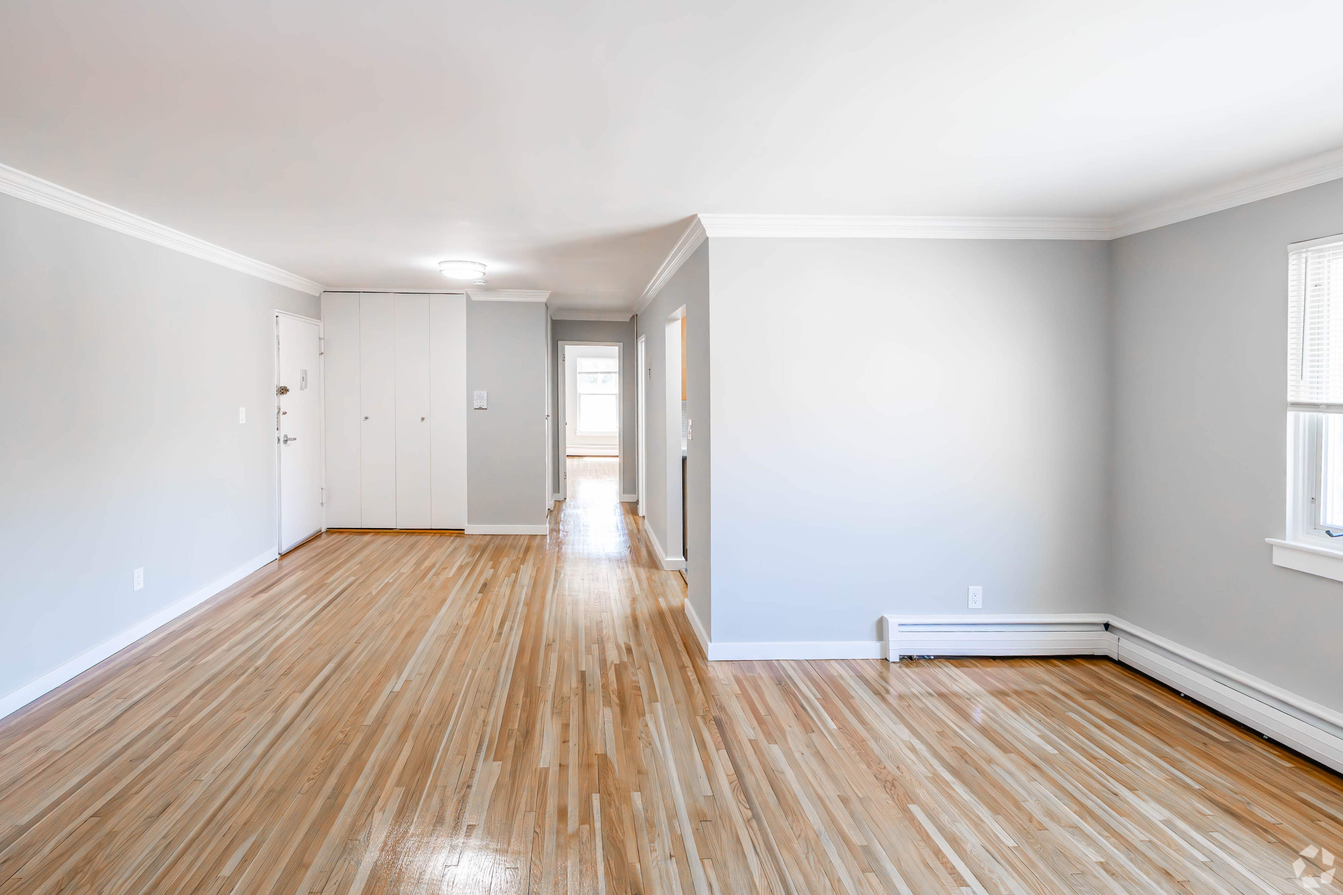 1BR, 1BA - 819 Sq Ft
