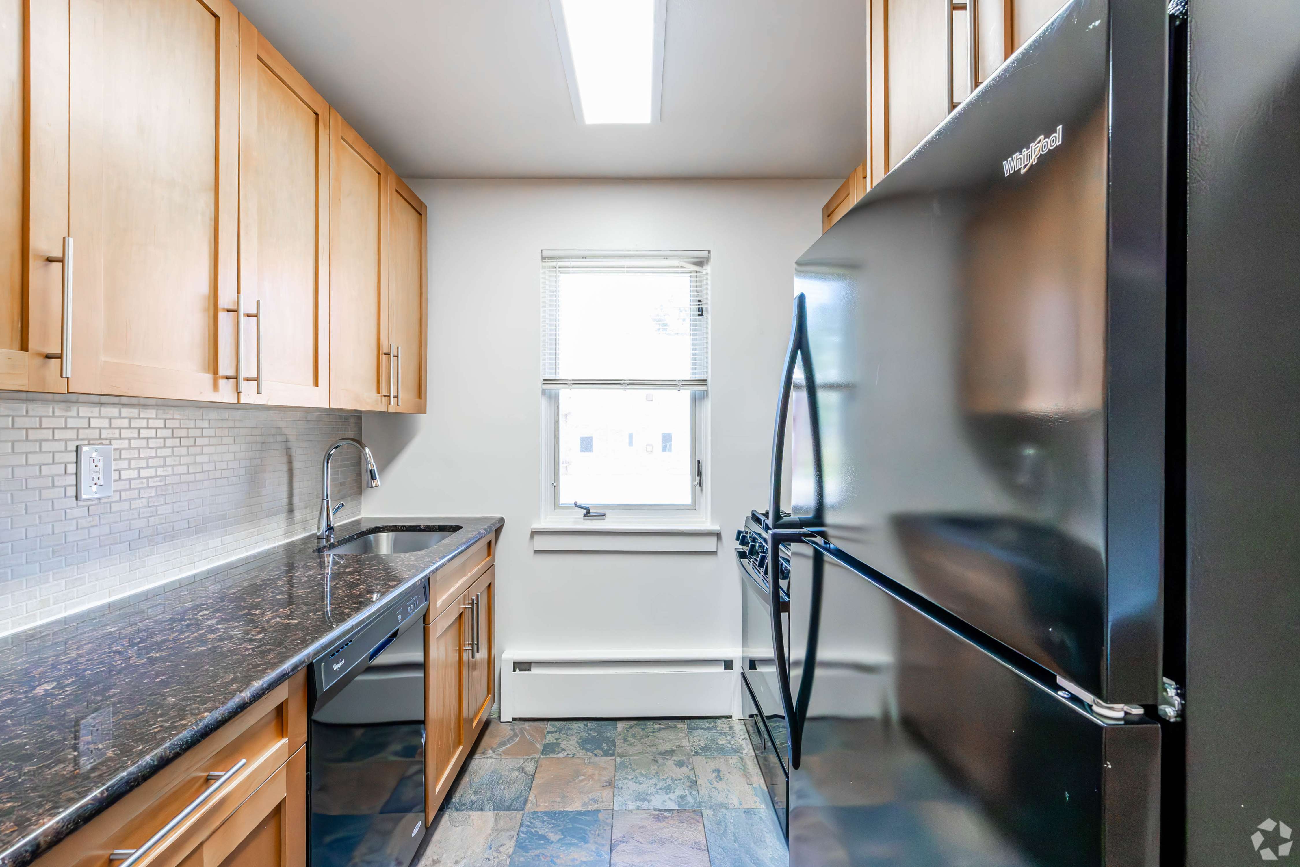 1BR, 1BA - 819 Sq Ft (Kitchen)