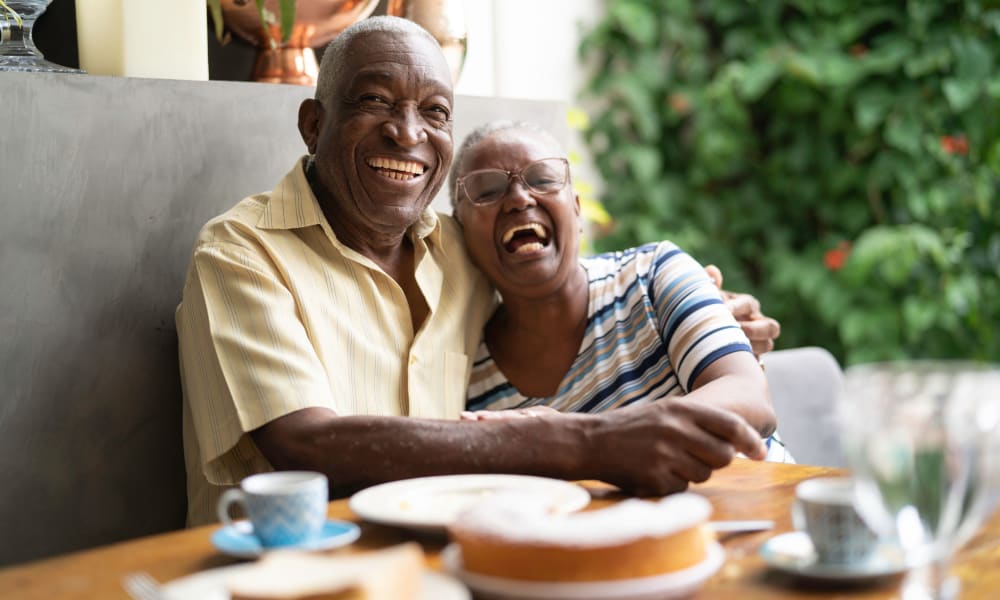Resident couple hugging at a table in Randall Residence of Centerville in Centerville, Ohio