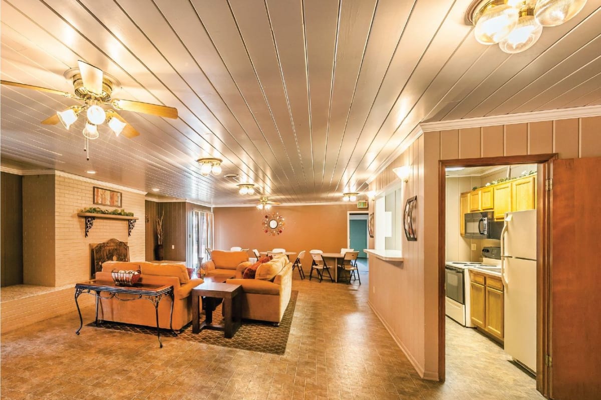 Lounge at Veridian Castleton in Indianapolis, Indiana
