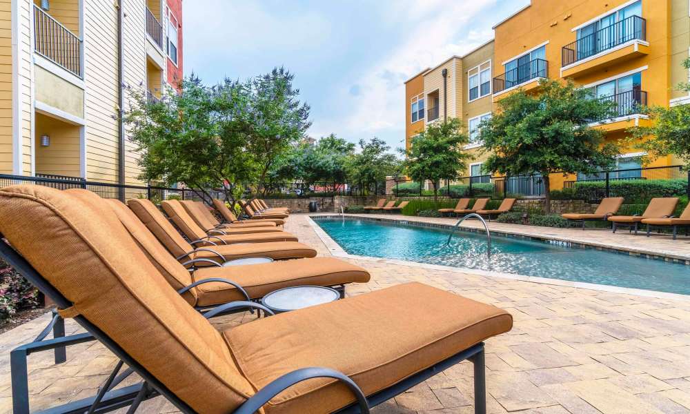 Lounge chairs by the pool at Grapevine Station in Grapevine,Texas