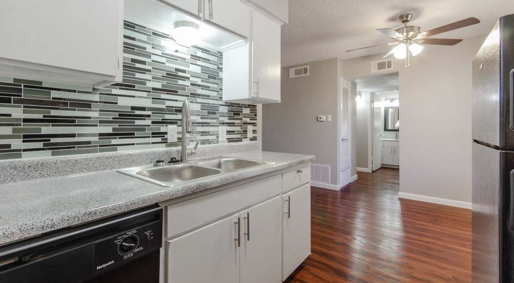 Modern kitchen at 1000 Mary Apartment Homes in Iowa Park, Texas
