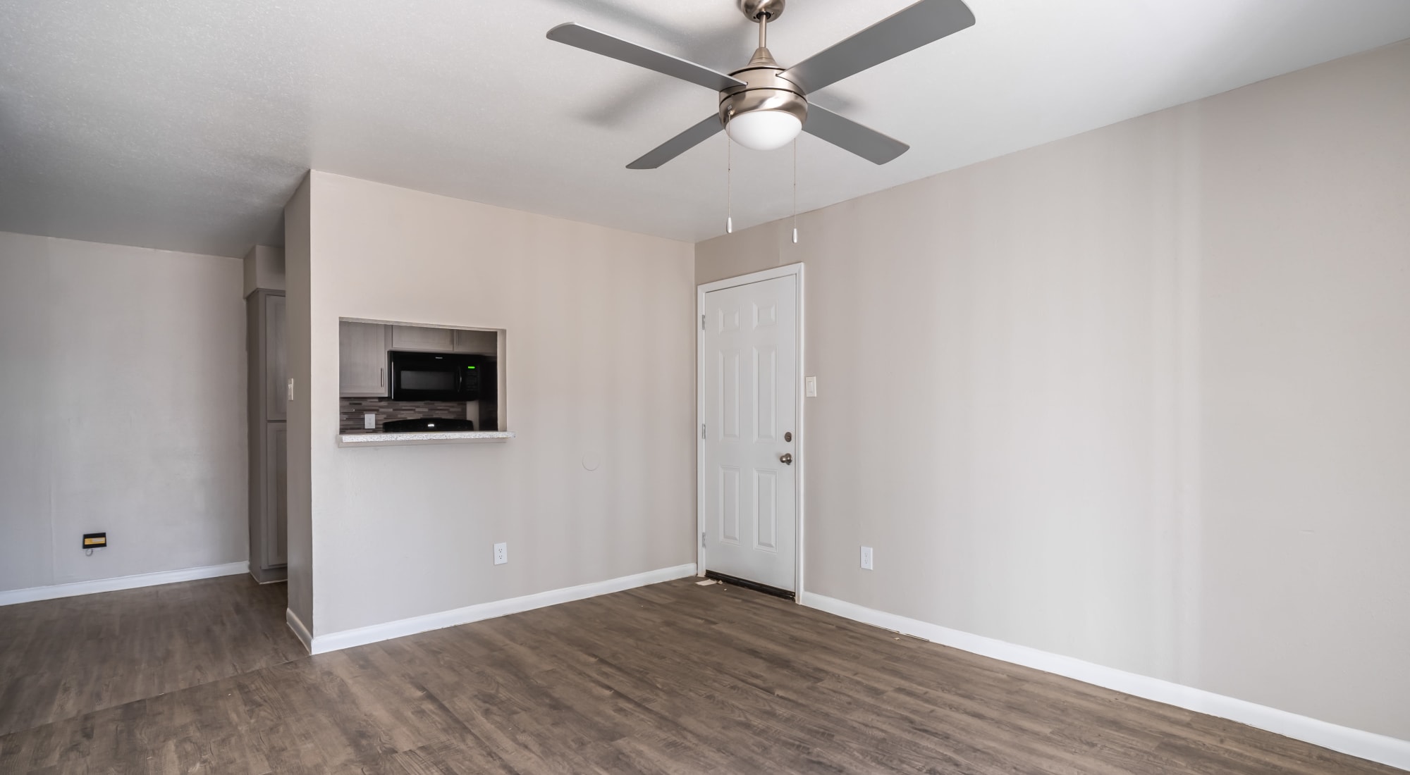 Enjoy our Spacious Apartments Dining Room at Silvermine in Victoria, Texas