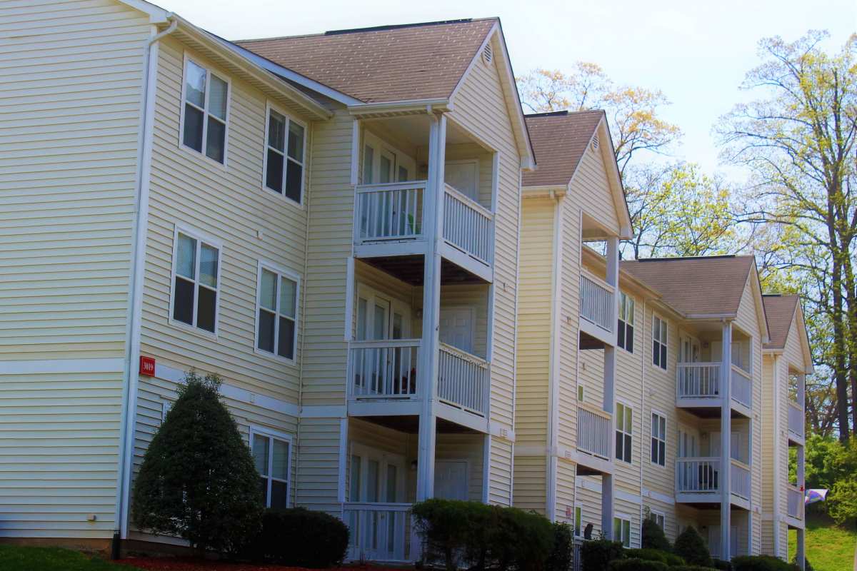 Exterior view of an apartment at Riverfront in Mount Holly, North Carolina