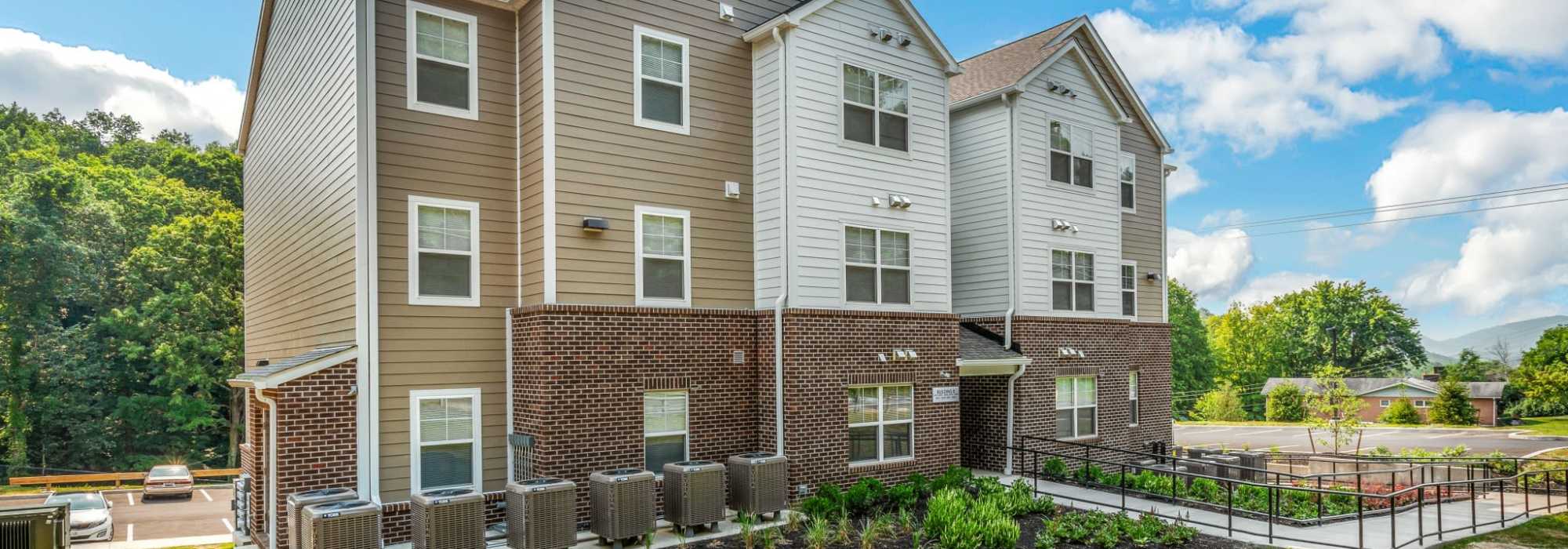 Exterior view with walkway at Magnolia Greene in Lavale, Maryland