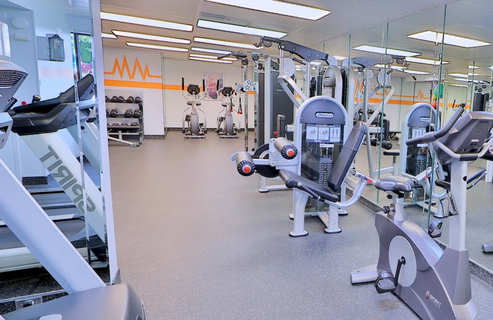 Fitness center at Lakewood Hills Apartments & Townhomes in Harrisburg, Pennsylvania