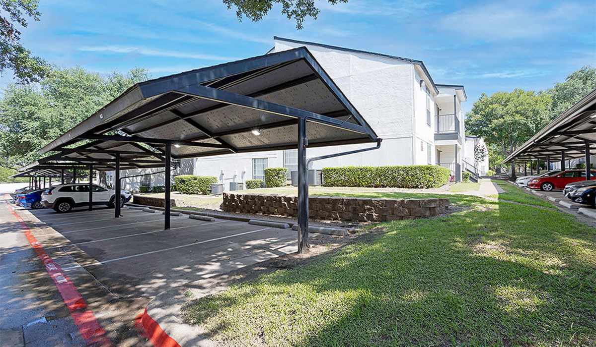 Carport parking at Oaks at Duck Creek in Garland, Texas