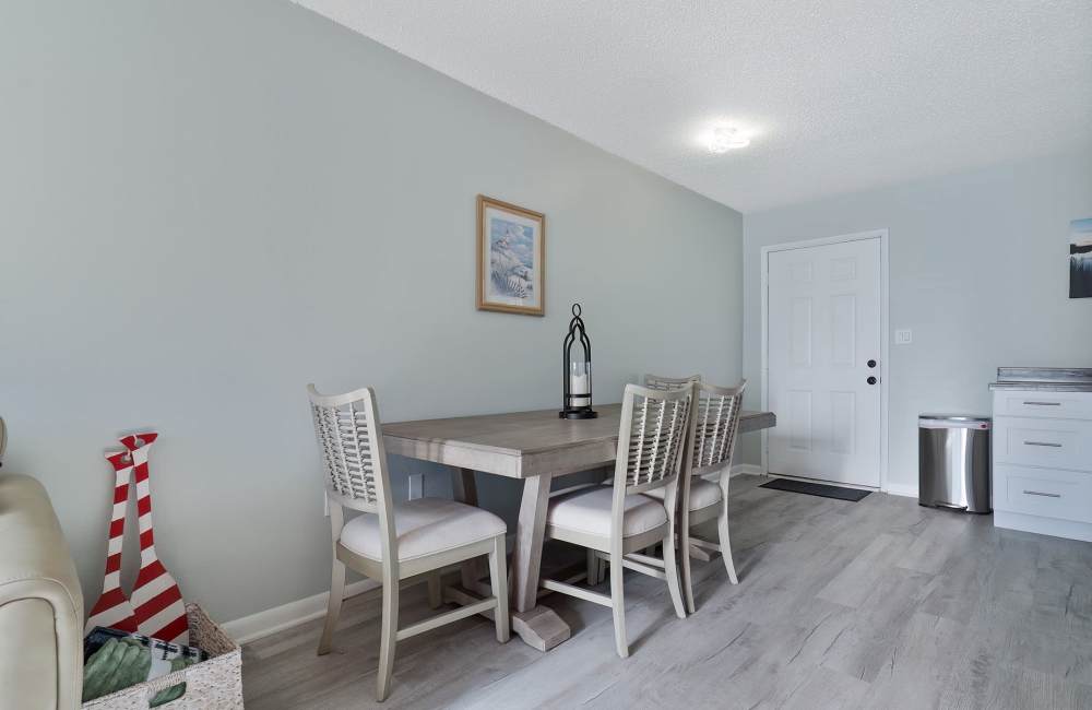 Dining space at Emerald Cove East in Niceville,Florida