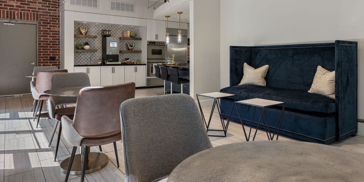 Clubroom with a kitchen and seating Marquis Lofts on Sabine in Houston, Texas