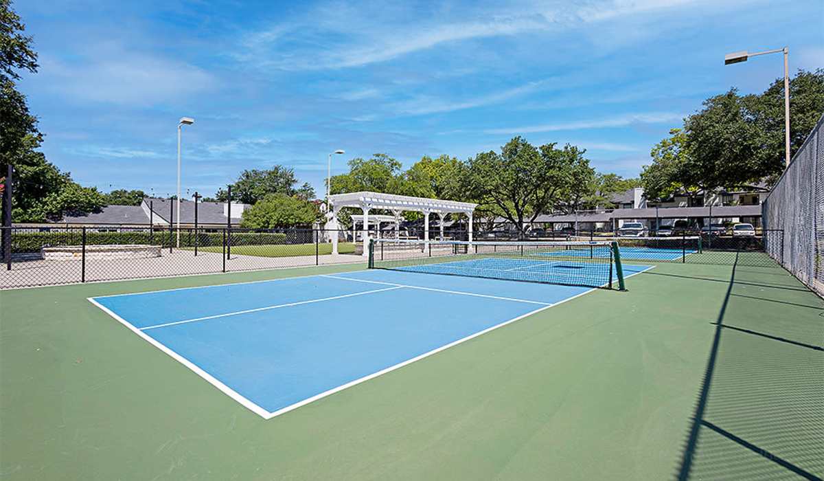 Tennis court at Oaks at Duck Creek in Garland, Texas