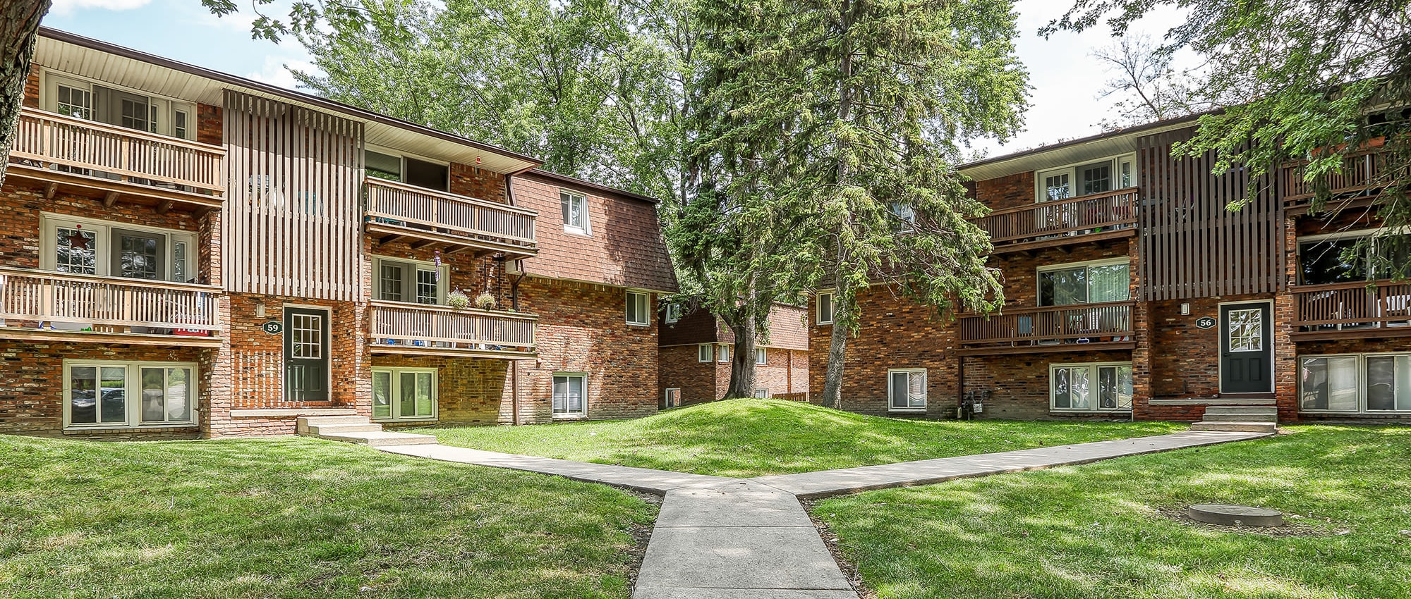 Apartments at Raintree Island Apartments in Tonawanda, New York
