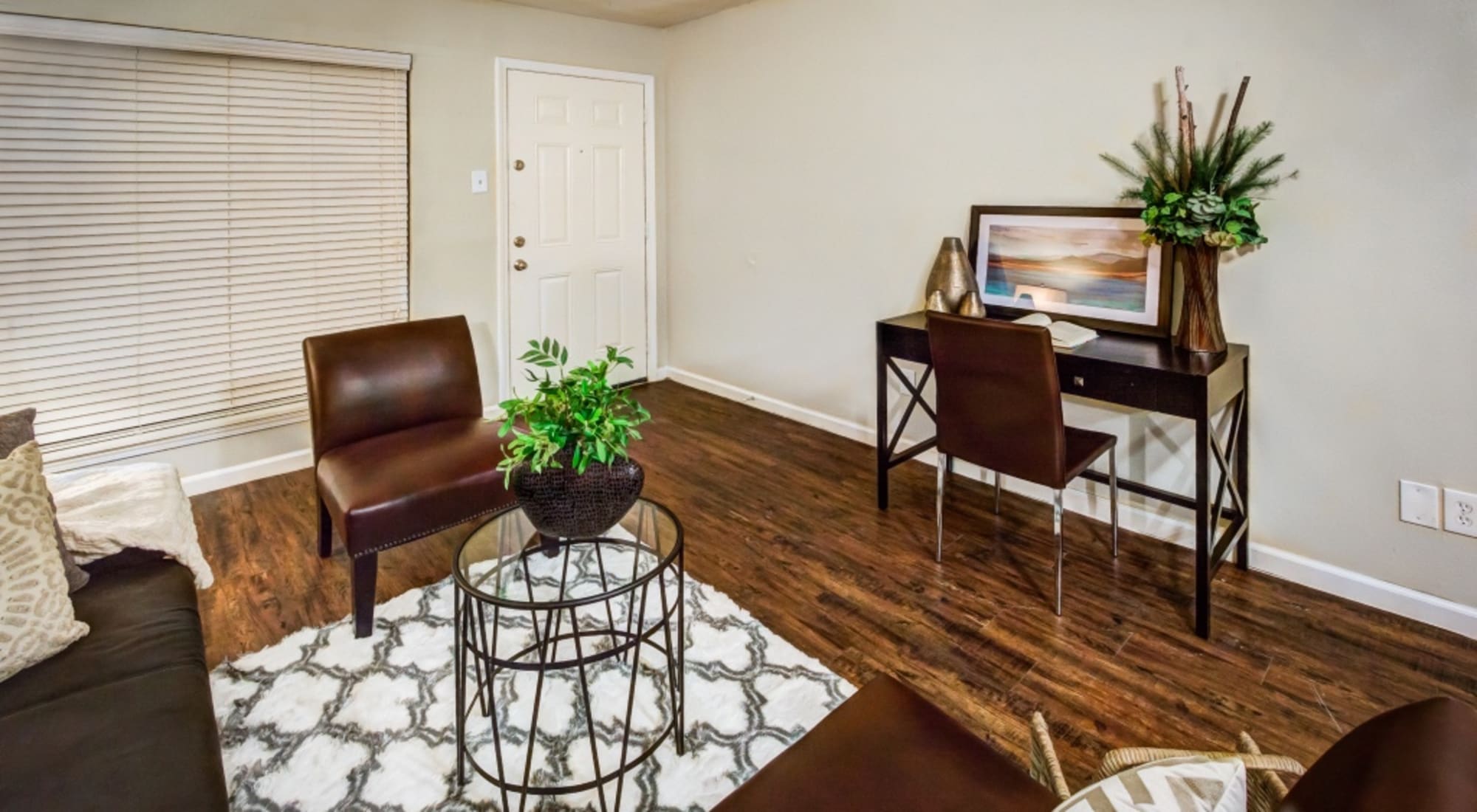 Modern livingroom at The Shavelson in Houston, Texas