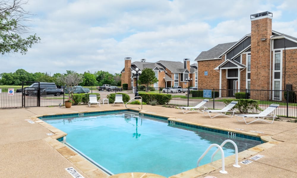 Resort-style swimming pool at Lake Meadows in Garland, Texas