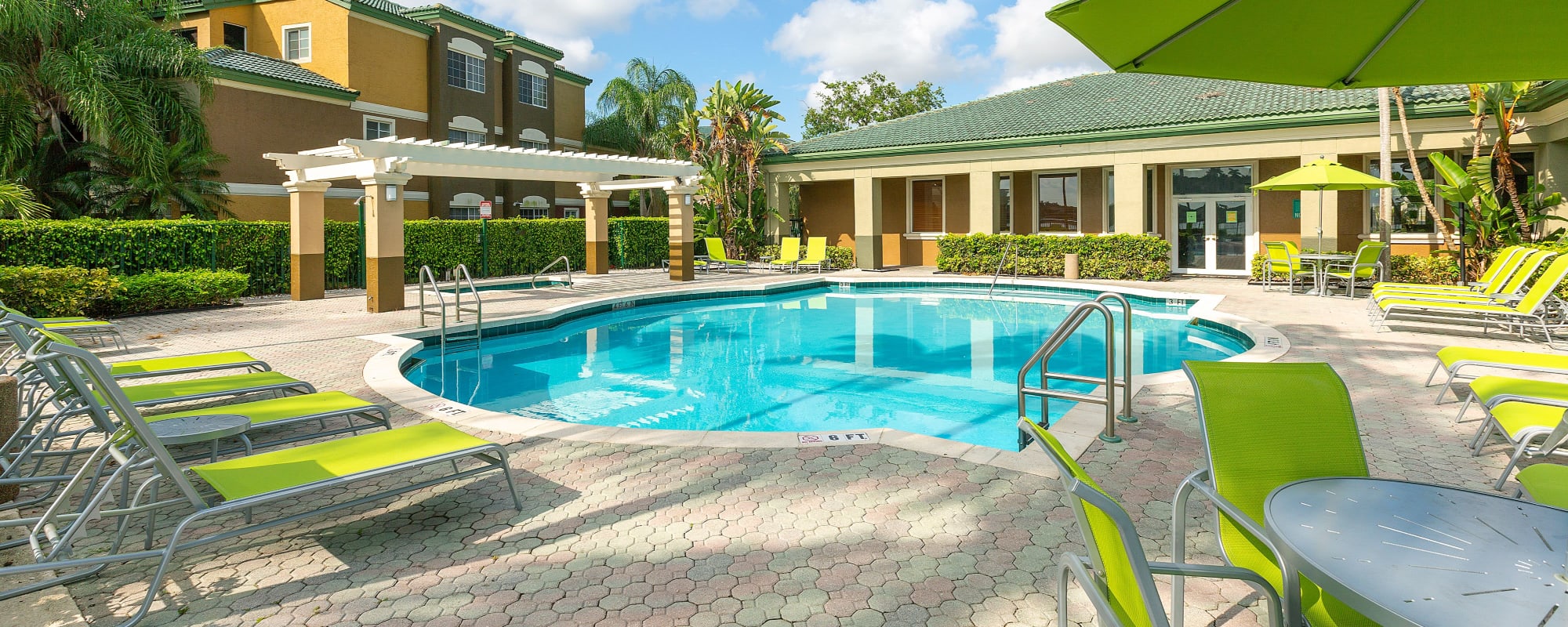 Photos of Club Lake Pointe Apartments in Coral Springs, Florida