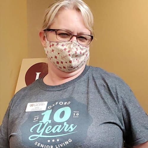 A team member at The Oxford Grand Assisted Living & Memory Care in Kansas City, Missouri