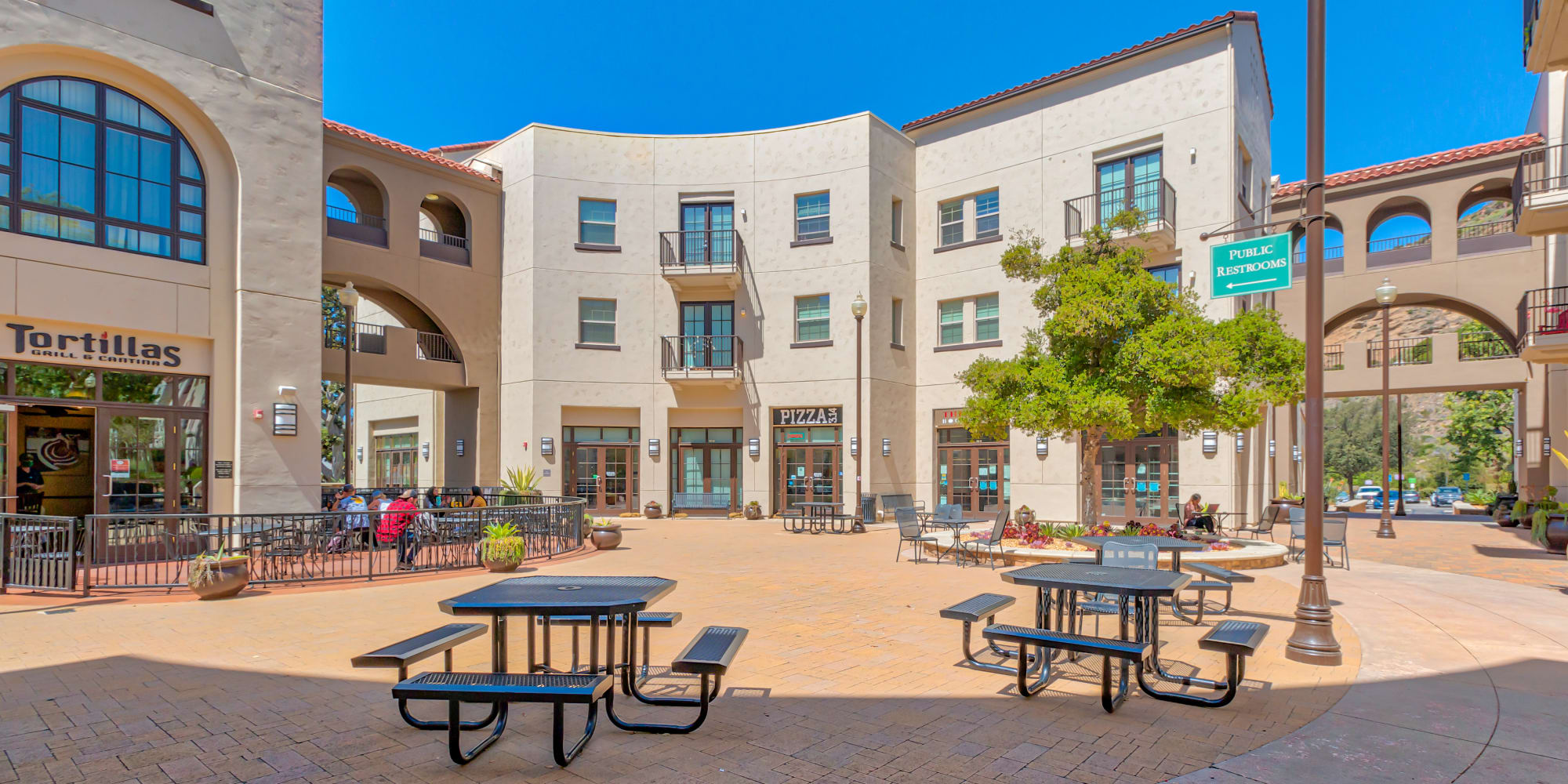 Gorgeous day in the retail courtyard at Mission Hills in Camarillo, California
