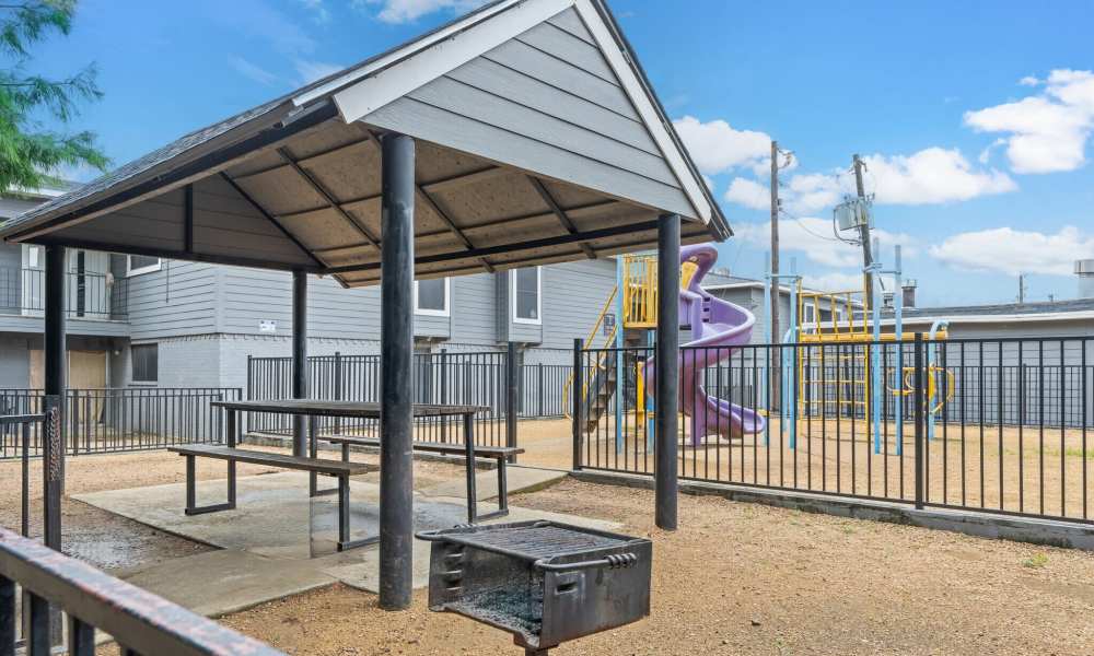 Outdoor seating area at Lila Apartments in Dallas,Texas