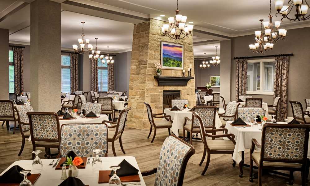 Community dining and gathering space at Waltonwood Cotswold in Charlotte, North Carolina  
