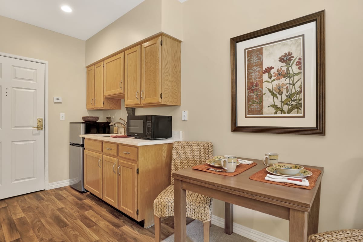 Senior living apartment dining room at Chancellor Gardens in Clearfield, Utah