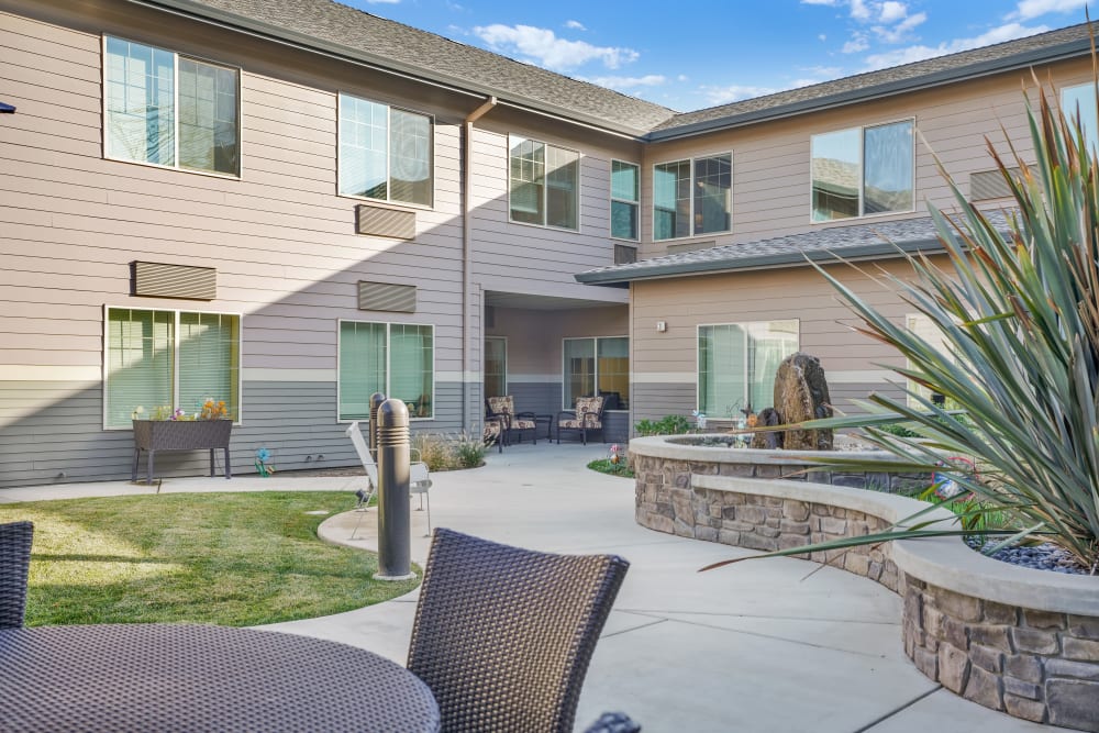 Courtyard with patio seating at Almond Heights in Orangevale, California