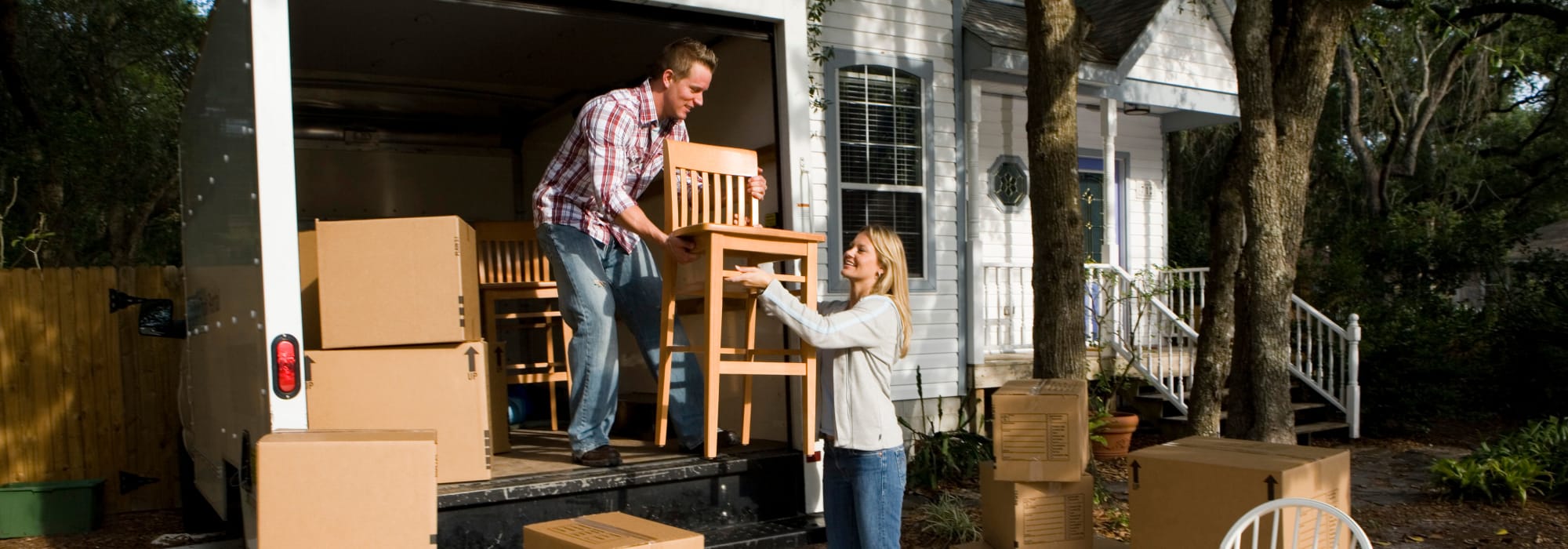 Moving Van with Couple San Antonio, Texas near Lockaway Storage