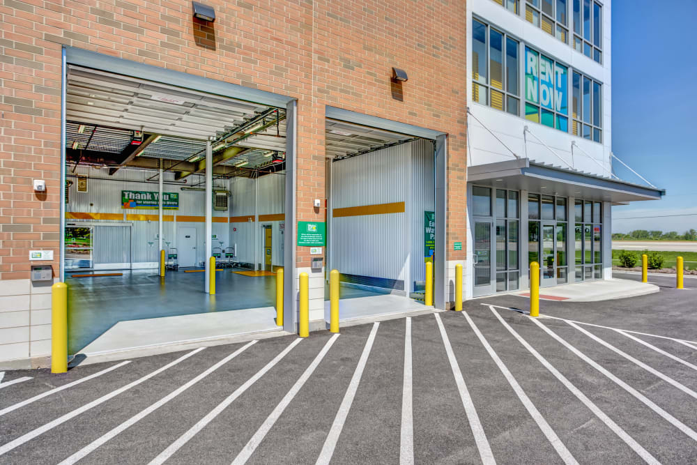 Drive up access at Metro Self Storage in St. Charles